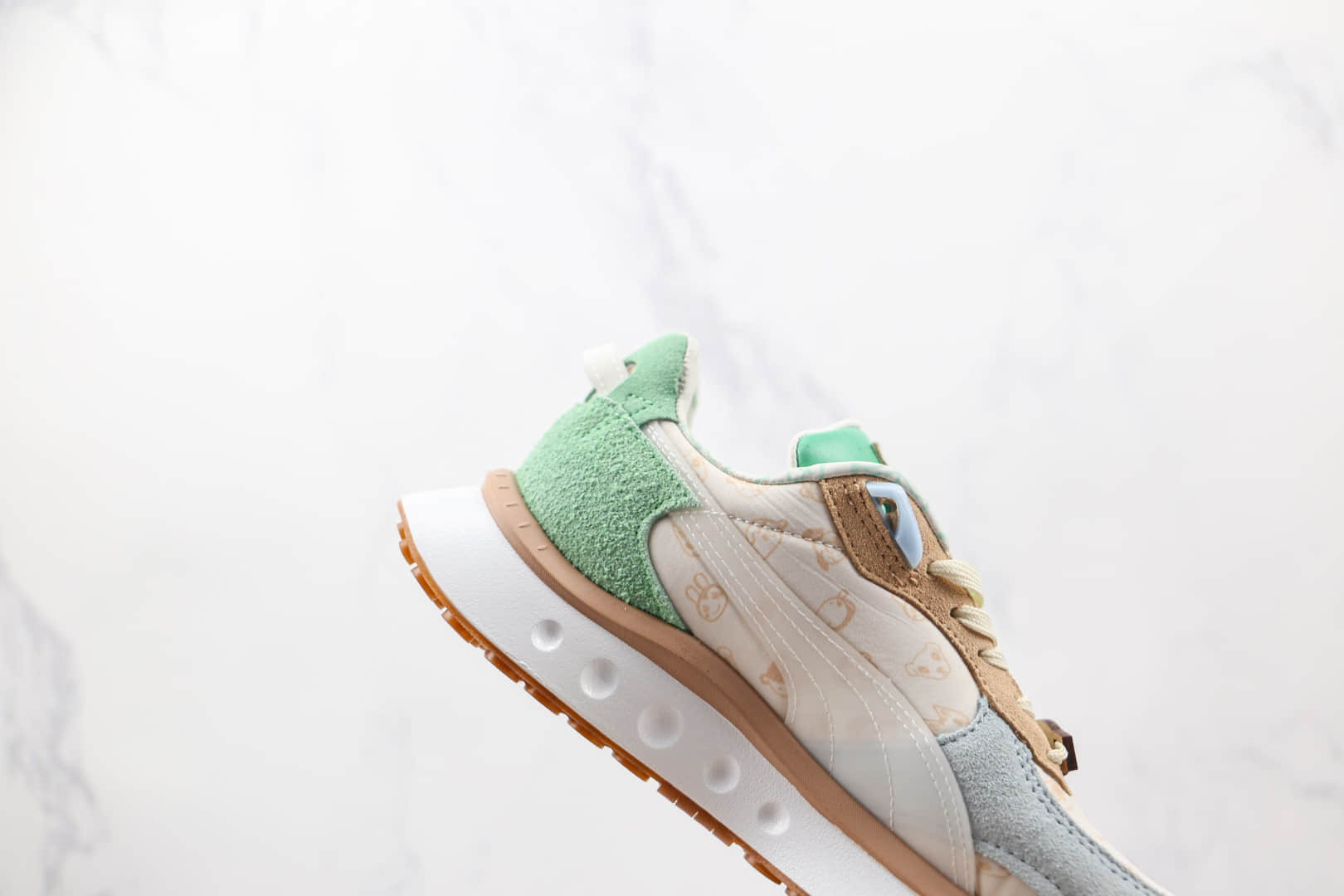 彪马PUMA X Animal Crossing联名款纯原版本动物森友会图案跑鞋原盒原标 货号：382961-01
