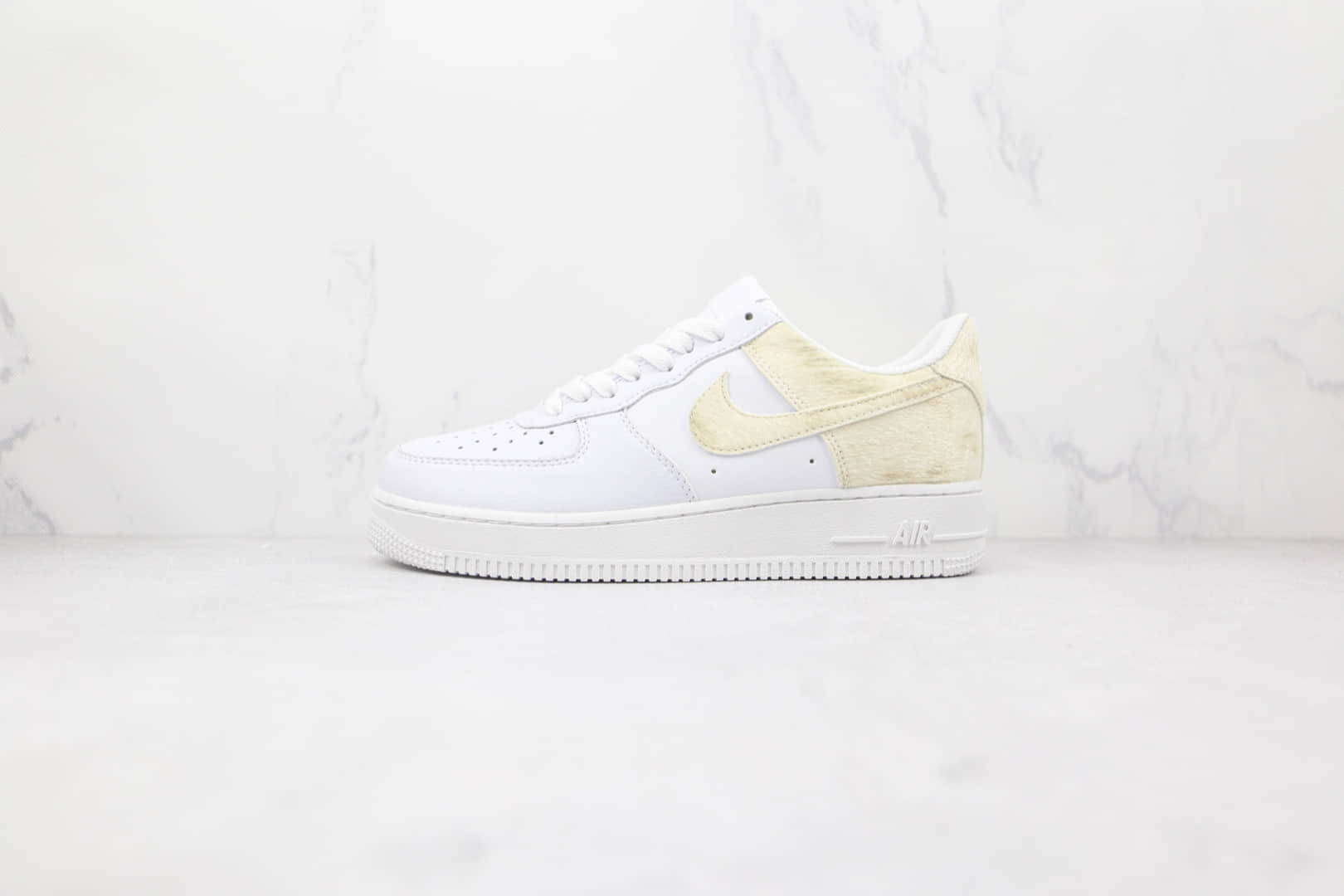 耐克Nike Air Force 1‘07纯原版本低帮空军一号白黄色绒尾板鞋内置气垫 货号：DM9088-001