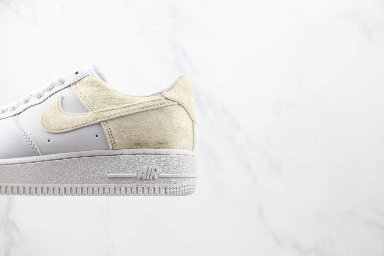 耐克Nike Air Force 1‘07纯原版本低帮空军一号白黄色绒尾板鞋内置气垫 货号：DM9088-001