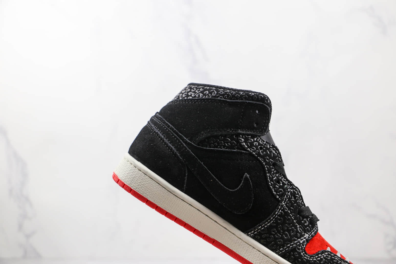 乔丹Air Jordan 1 Mid Siempre Familia纯原版本中帮aj1黑红色刺绣亡灵节板鞋原盒原标 货号：DN4901-001