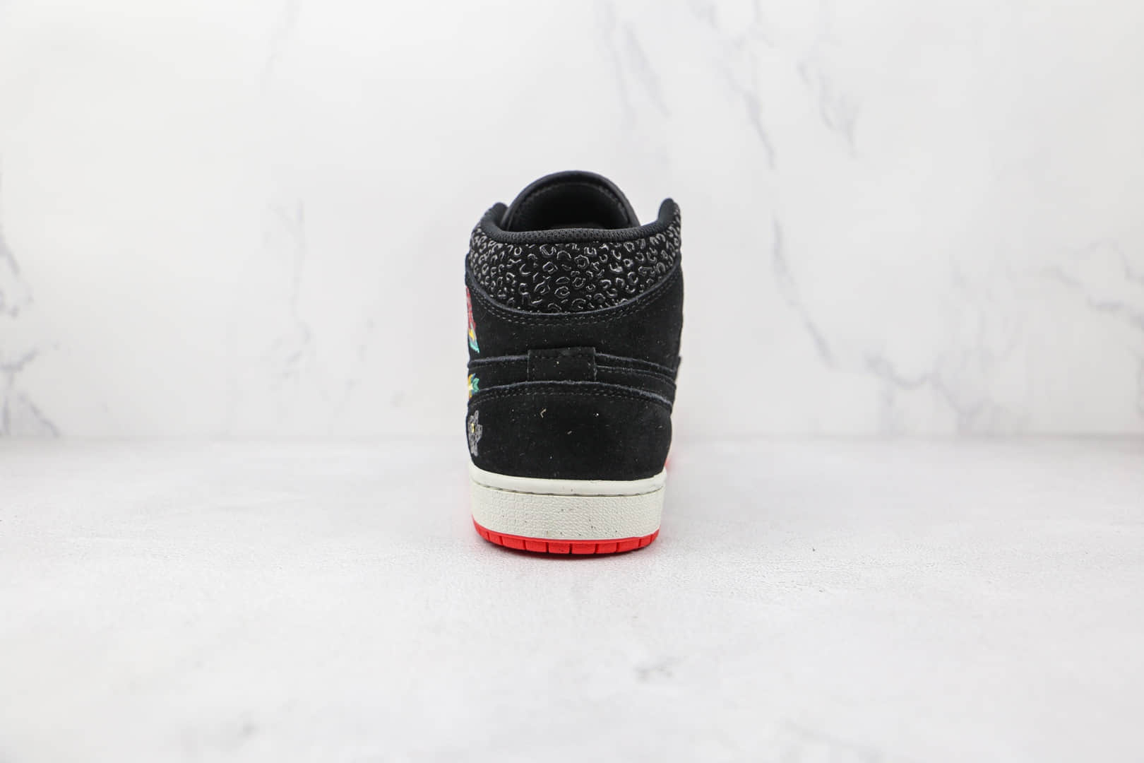 乔丹Air Jordan 1 Mid Siempre Familia纯原版本中帮aj1黑红色刺绣亡灵节板鞋原盒原标 货号：DN4901-001