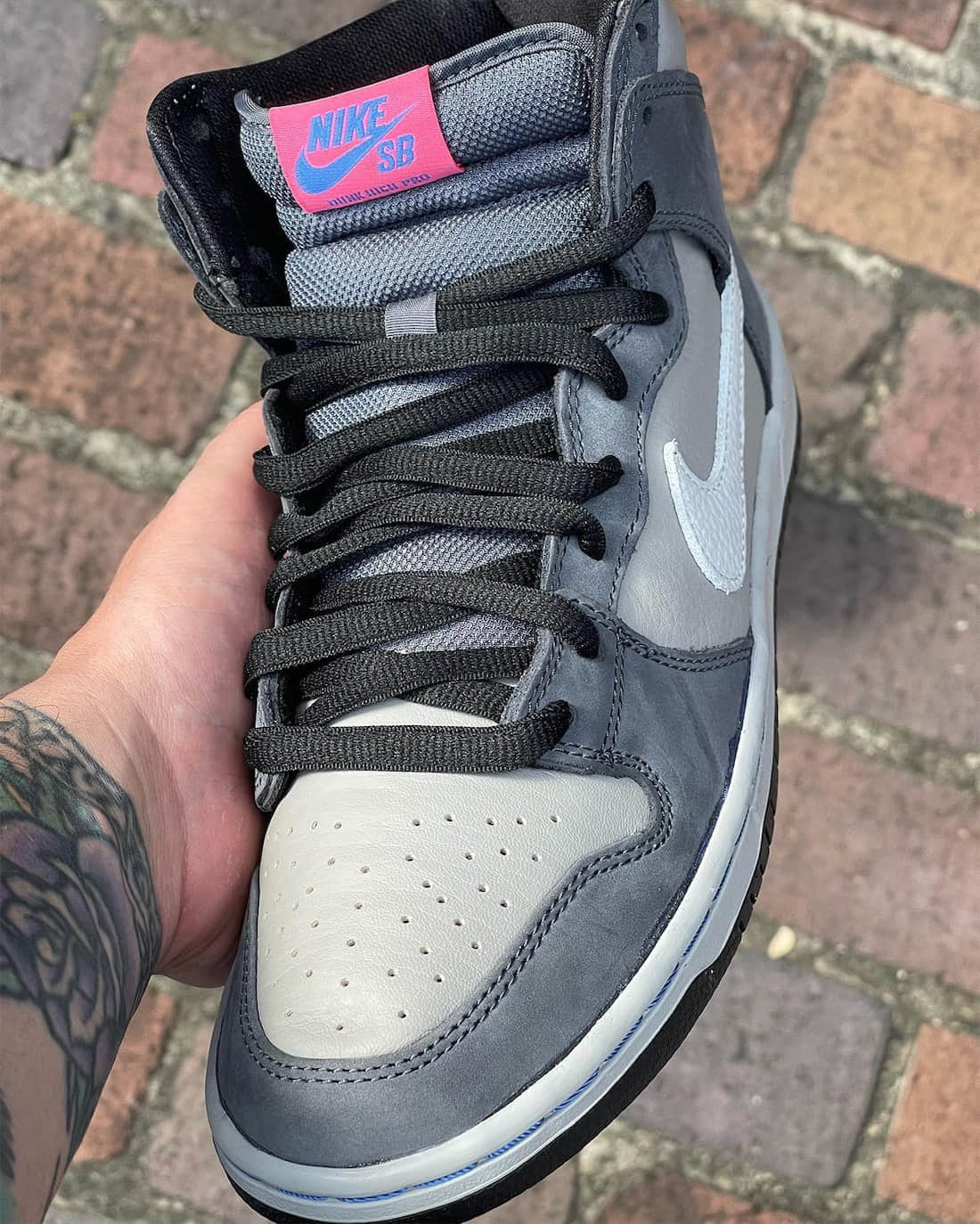 全新Nike SB Dunk Hi实物曝光！质感出色！ 货号：DJ9800-001
