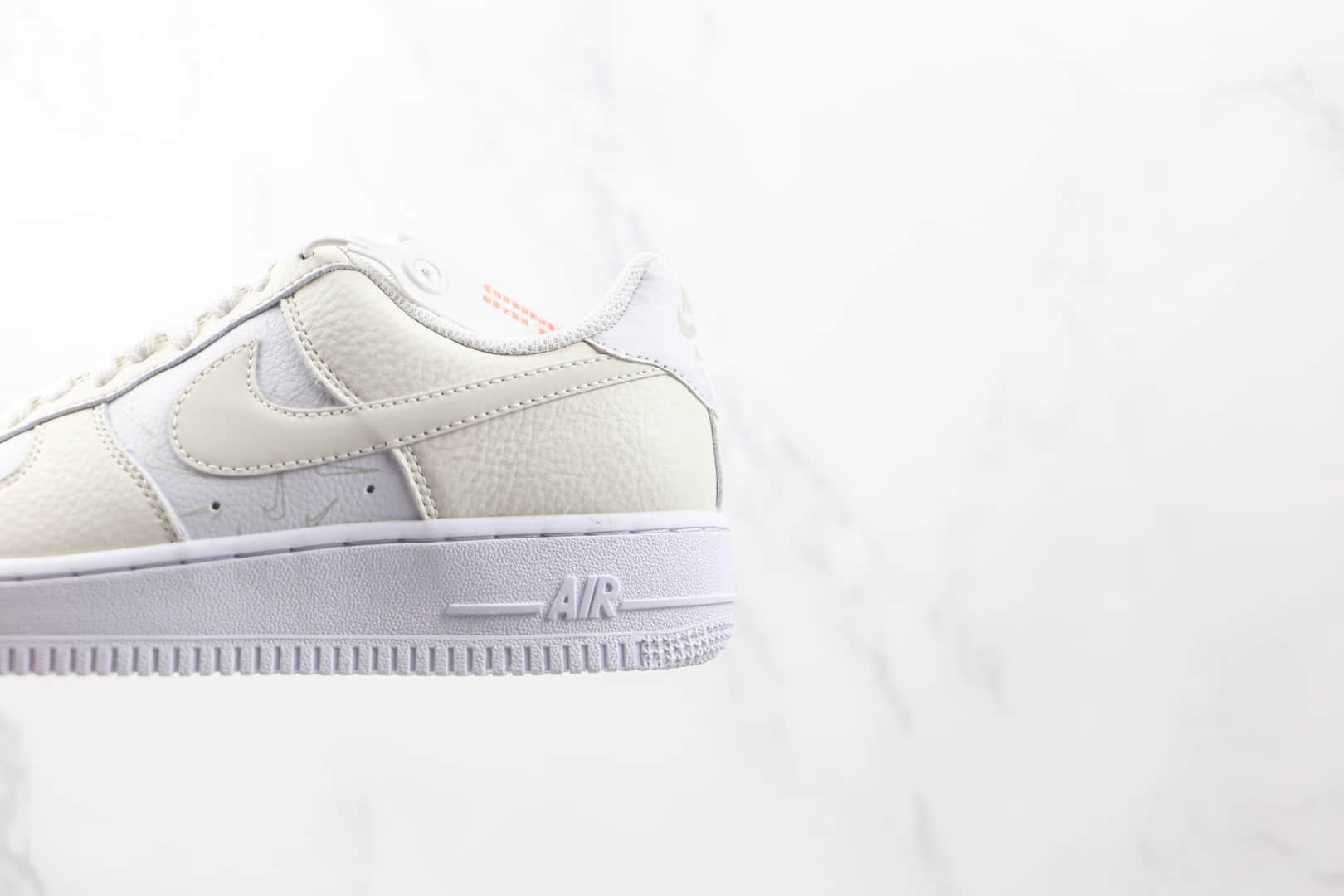 耐克Nike Air Force 1‘07纯原版本低帮空军一号米黄色小钩印花板鞋原楦头纸板打造 货号：DR7857-100