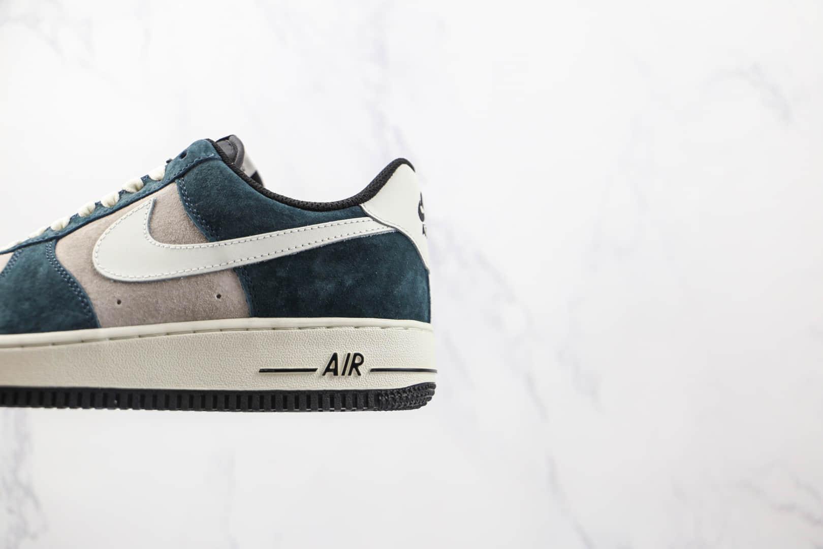 耐克Nike Air Force 1‘07纯原版本低帮空军一号藏青灰蓝绿色麂皮板鞋原鞋开模 货号：NT9955-318