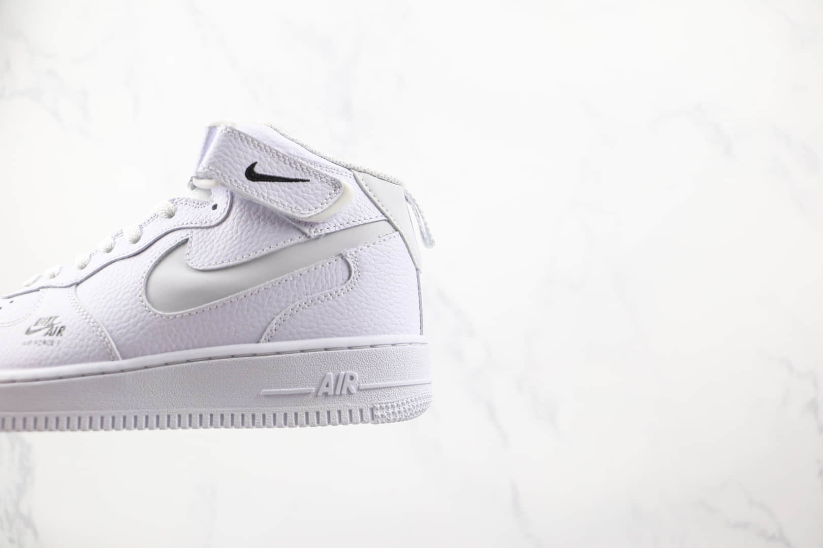 耐克Nike Air Force 1‘07纯原版本中帮空军一号白色3M反光钩板鞋原楦头纸板打造 货号：CU3088-606