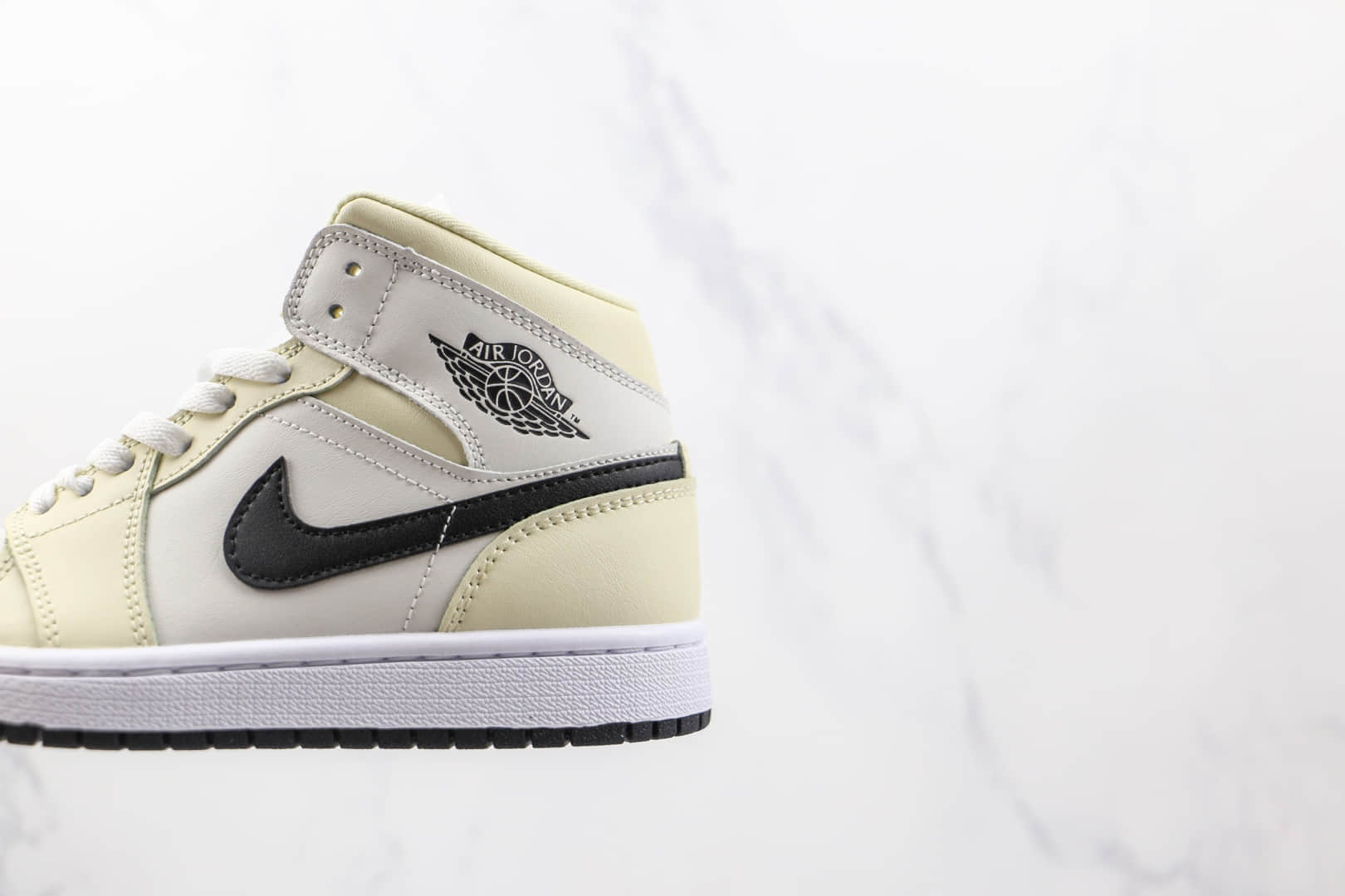 乔丹Air Jordan 1 Mid Coconut Milk纯原版本中帮AJ1奶白色椰奶板鞋原鞋开模 货号：BQ6472-121