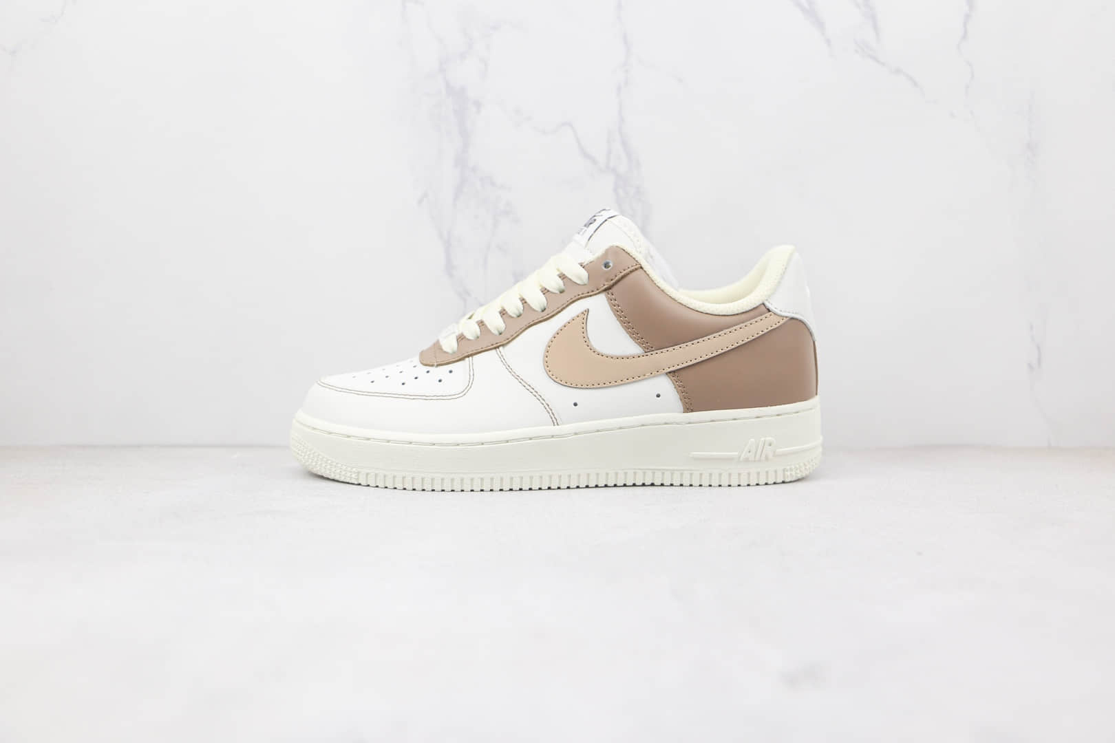 耐克Nike Air Force 1‘07 Low纯原版本低帮空军一号白棕色拼色板鞋内置气垫 货号：DT0226-303