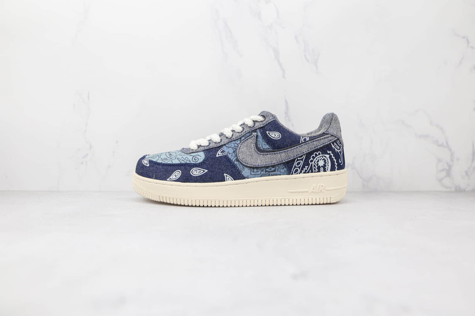 耐克Nike Air Force 1 Low纯原版本低帮空军一号腰果花印花黑灰色牛仔板鞋内置气垫 货号：905345-402