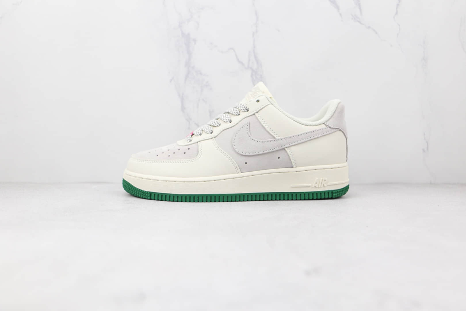 耐克Nike Air Force 1纯原版本低帮空军一号白灰色绿底板鞋内置气垫 货号：CW0063-125