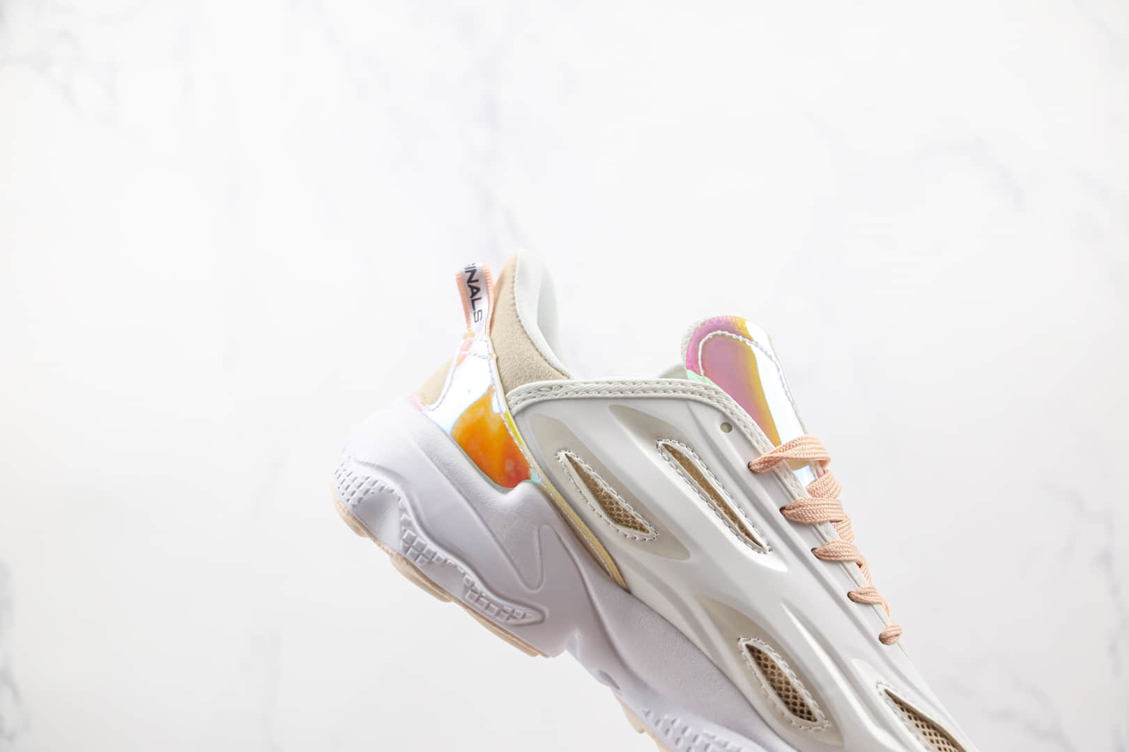 阿迪达斯Adidas original Ozweego Celox M纯原版本三叶草水管2.0皮面白镭射慢跑鞋原楦头纸板打造 货号：GX2957