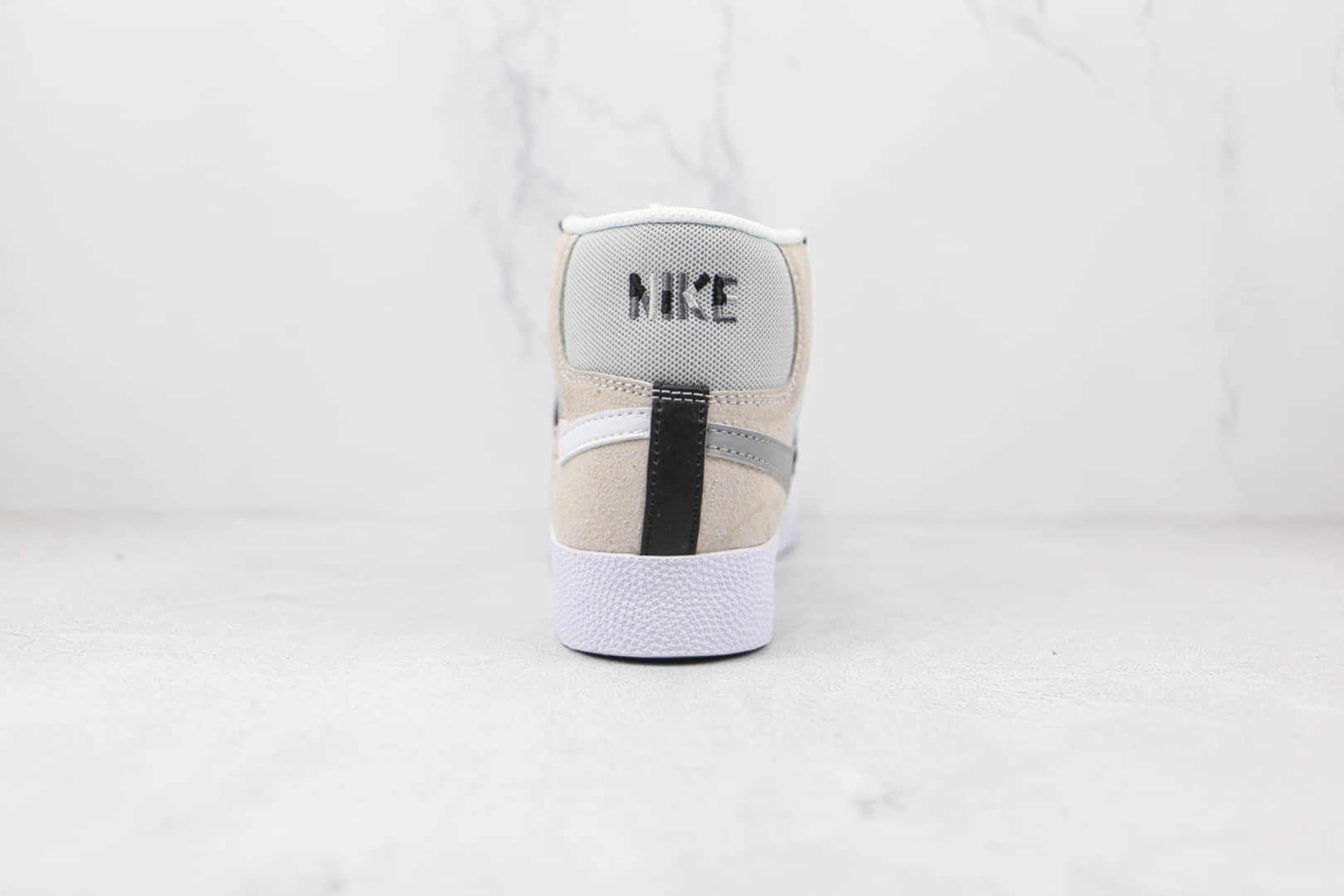 耐克Nike SB Zoom Blazer Mid PRM纯原版本中帮SB开拓者米兰黑色拼接断钩板鞋原盒原标 货号：DA8854-700