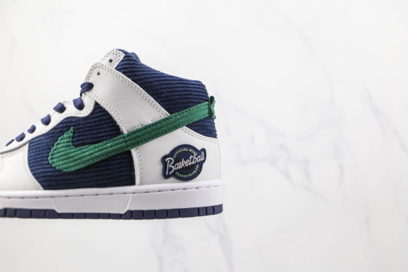 耐克Nike Dunk High Sports Specialties纯原版本高帮SB DUNK灯芯绒白蓝色绿勾板鞋原楦头纸板打造 货号：DH0953-400