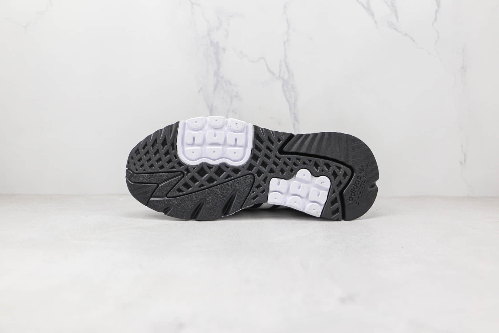 阿迪达斯Adidas Nite Jogger 2021 Boost纯原版本夜行者一代三叶草黑白色爆米花跑鞋原盒原标 货号：FW6689