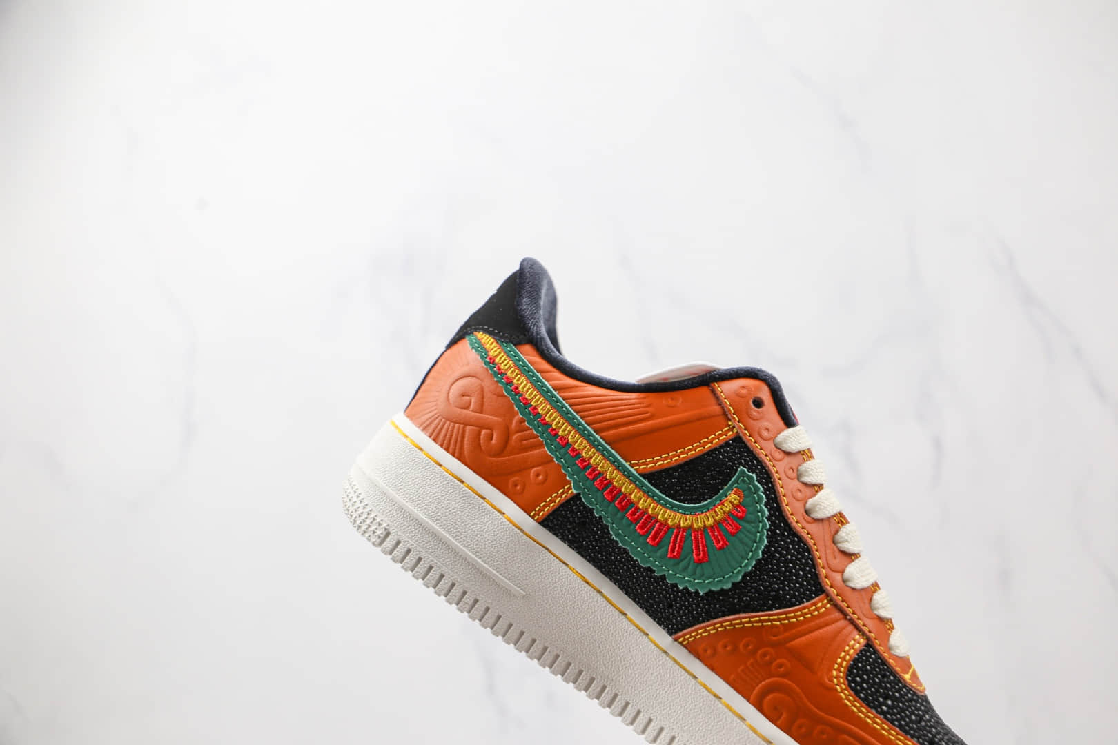 耐克Nike Air Force 1 Low Siempre Familia纯原版本低帮空军一号亡灵节雕刻印花水珠玛雅风情花纹板鞋内置气垫 货号：DO2157-816