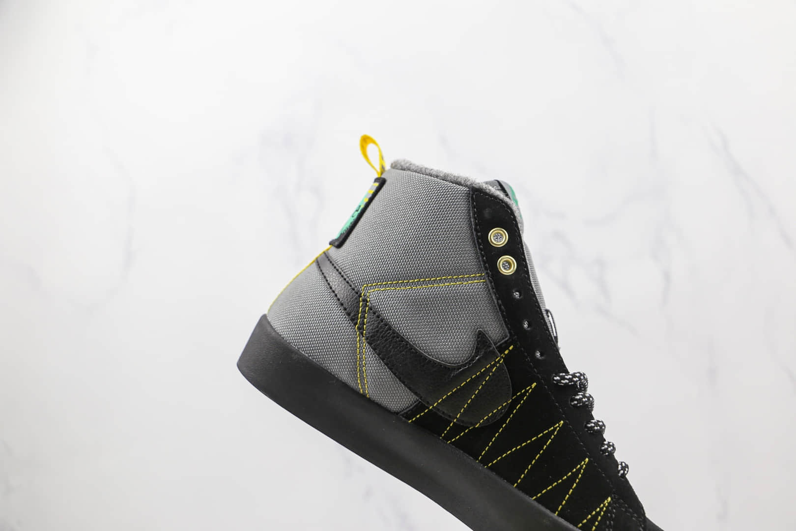耐克Nike SB Zoom Blazer Mid PRO GT QS纯原版本中帮开拓者加绒黑灰色拼色波浪缝线板鞋原盒原标 货号：DC8903-001