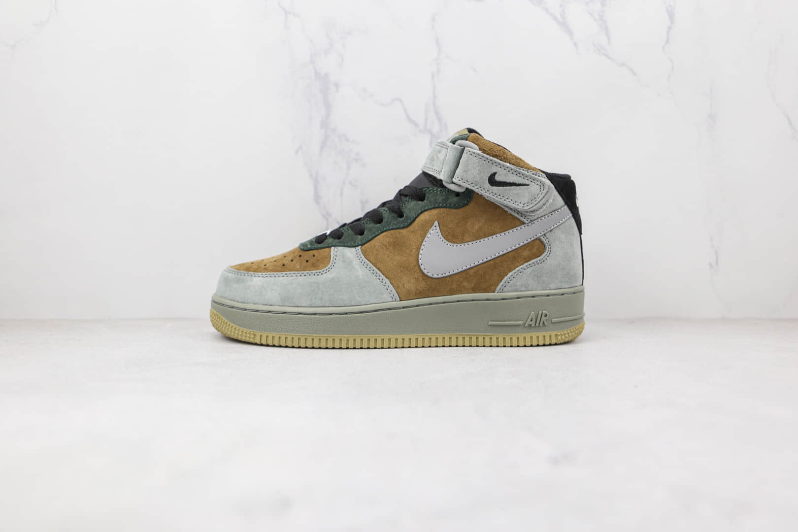 耐克Nike Air Force 1 Low Christmas纯原版本中帮空军一号圣诞节限定配色板鞋原盒原标 货号：CQ5059-118