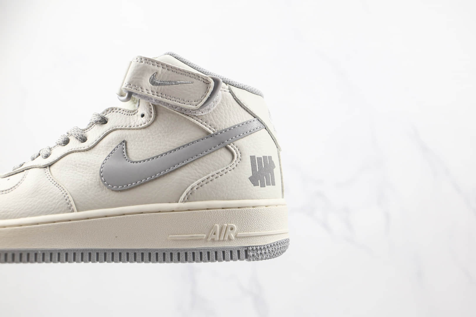 耐克Nike Air Force 1纯原版本中帮空军一号白灰色板鞋原档案数据开发 货号：AO6617-306