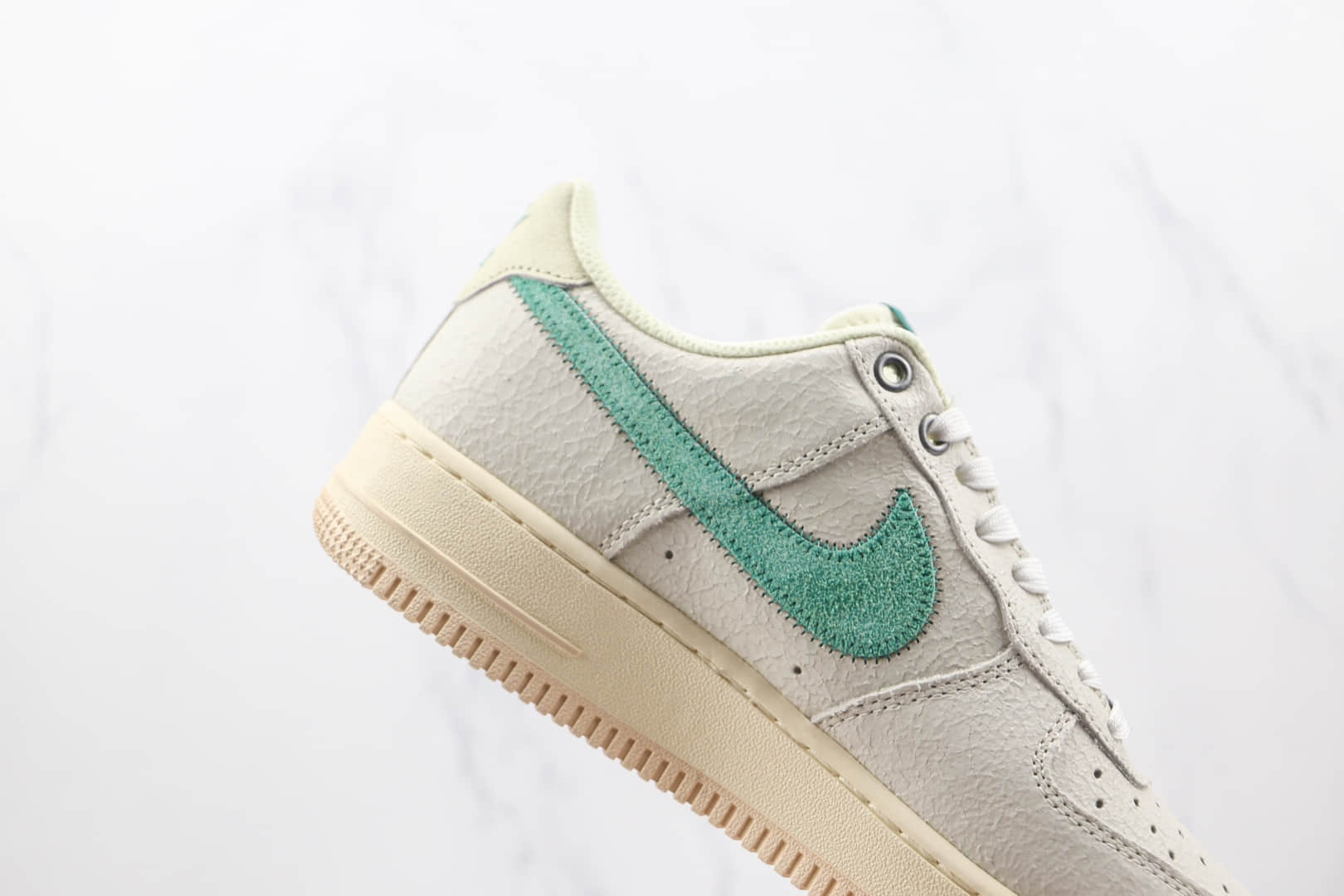 耐克Nike Air Force 1纯原版本低帮空军一号白绿色爆裂纹板鞋内置气垫 货号：DO5876-100