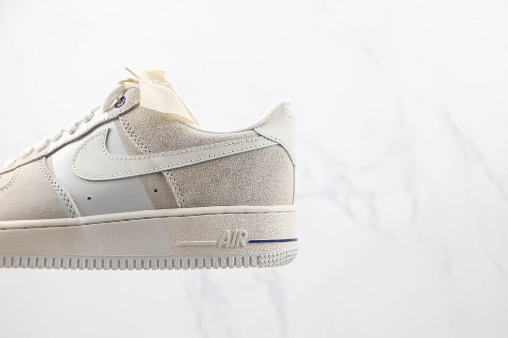 耐克Nike Air Force 1纯原版本低帮空军一号白浅灰色麂皮板鞋原盒原标 货号：DM8871-111