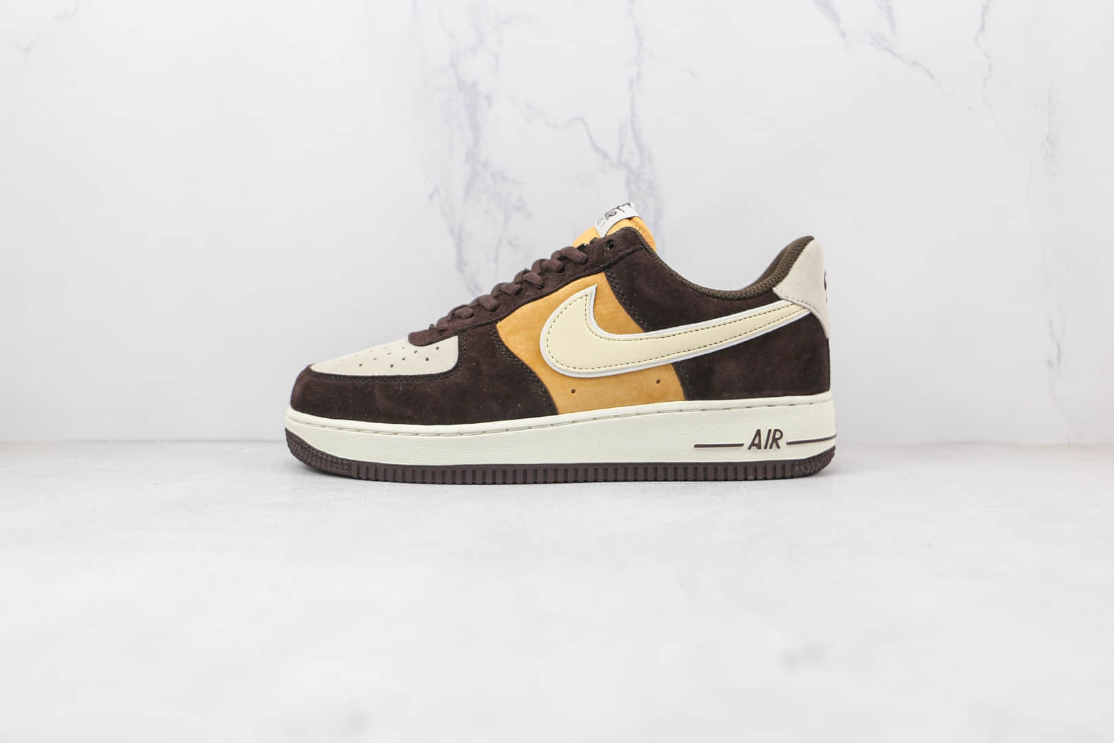 耐克Nike Air Force 1纯原版本低帮空军一号巧克力黄褐拼接猪八革麂皮板鞋内置气垫 货号：NT9988-008