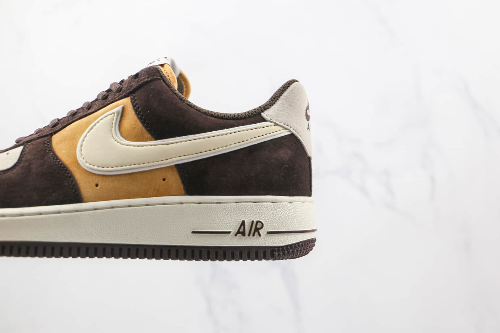 耐克Nike Air Force 1纯原版本低帮空军一号巧克力黄褐拼接猪八革麂皮板鞋内置气垫 货号：NT9988-008