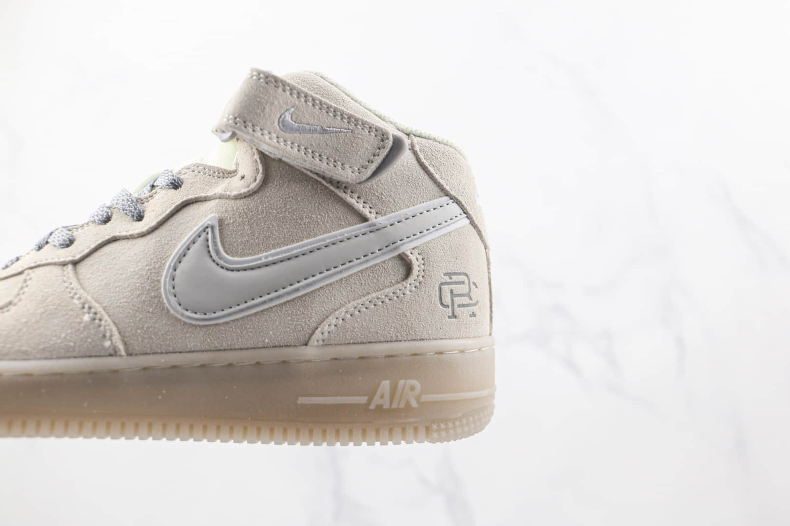 耐克Nike Air Force 1‘07 Mid纯原版本中帮空军一号卫冕冠军米色板鞋原盒原标 货号：GB0902-112