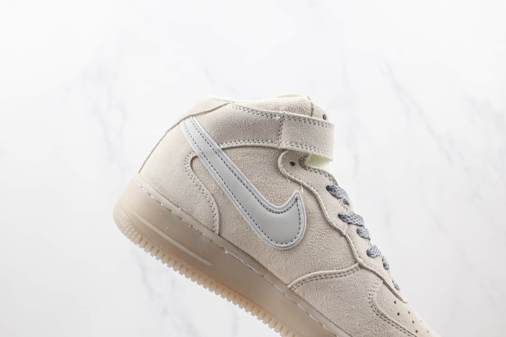 耐克Nike Air Force 1‘07 Mid纯原版本中帮空军一号卫冕冠军米色板鞋原盒原标 货号：GB0902-112