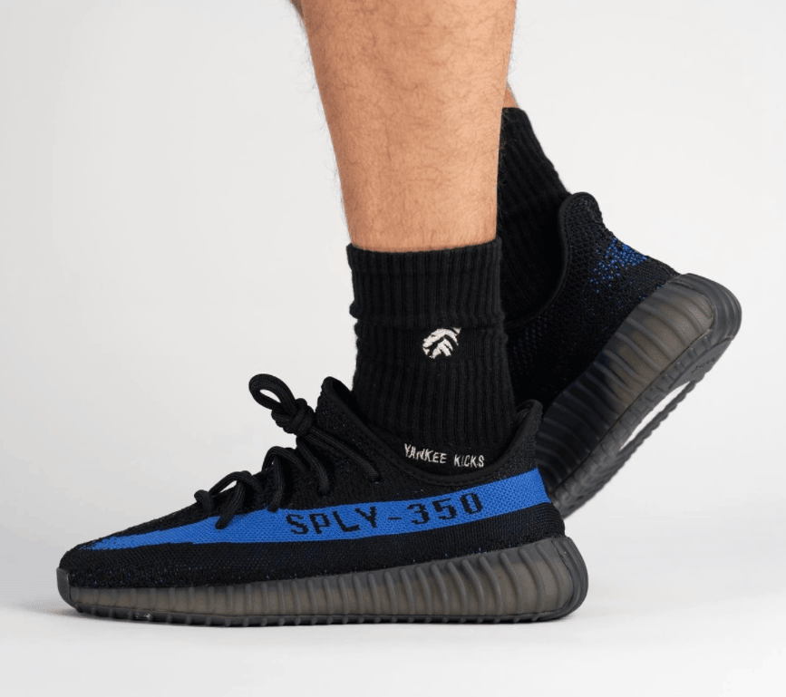 黑蓝椰子350V2上脚图曝光！明年春季登场！ 货号：GY7164