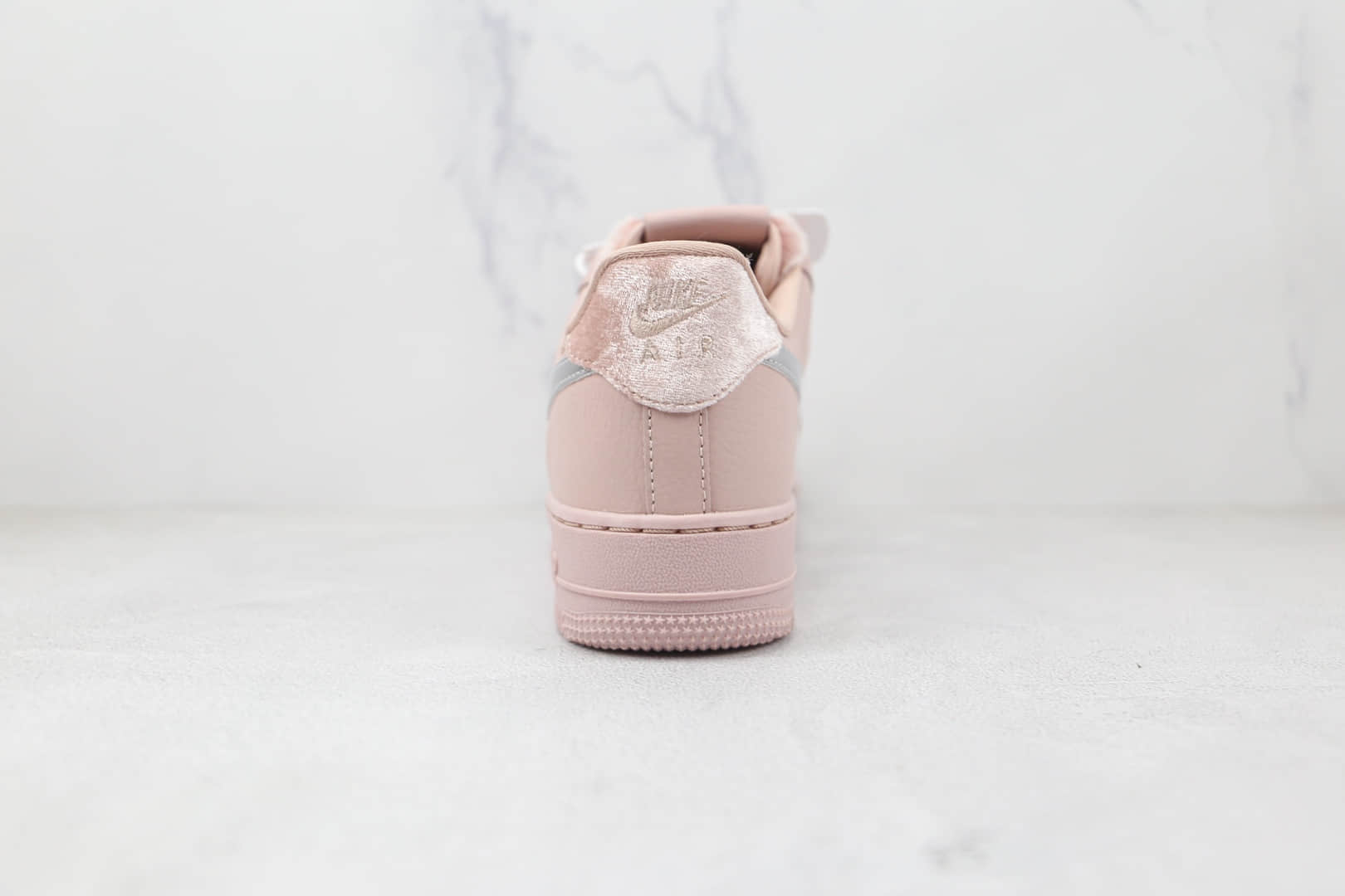 耐克Nike Air Force 1 Low纯原版本空军一号低帮板鞋AF1粉银原楦开发 货号：DO6724-601