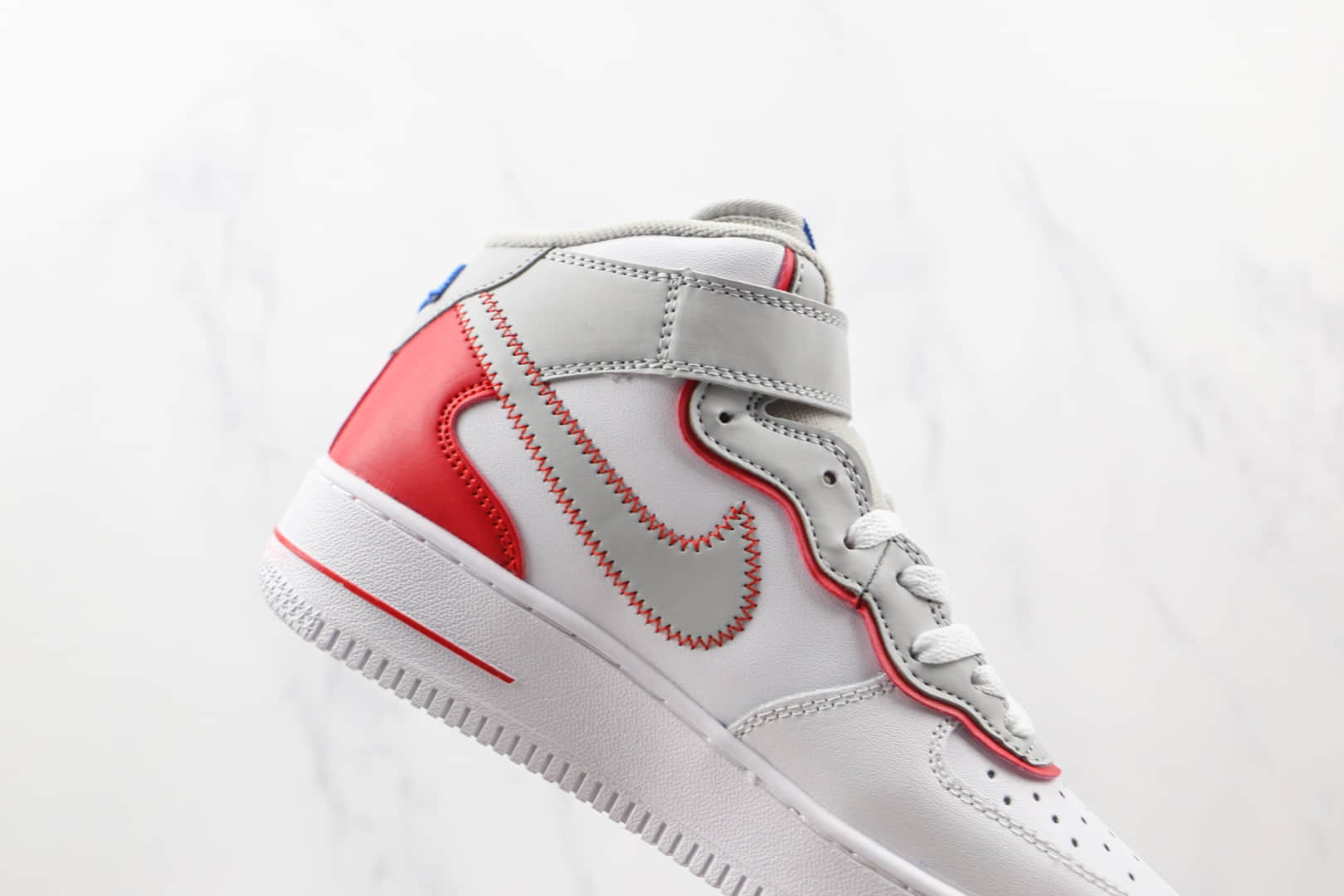 耐克Nike Air Force 1‘07 Mid Athletic Club纯原版本中帮空军一号白红色板鞋内置气垫 货号：DH7451-100