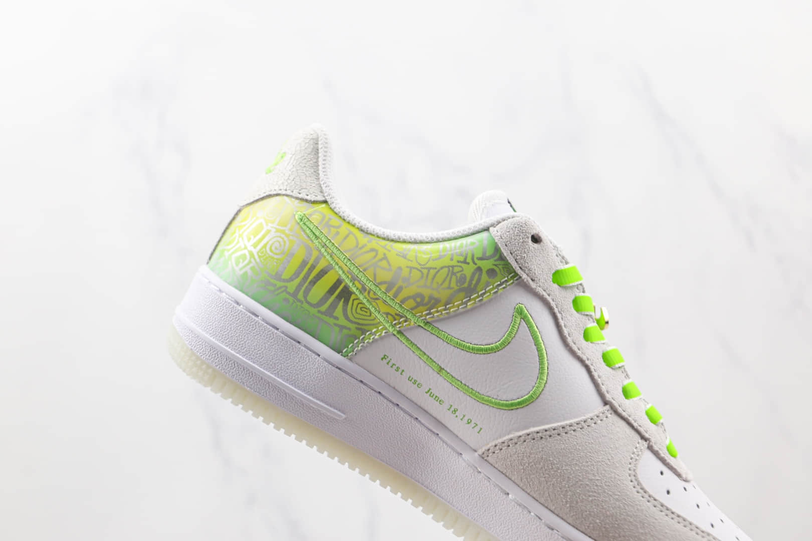 耐克Nike Air Force 1 Space Silver纯原版本低帮空军一号白绿色印字金扣50周年板鞋内置气垫 货号：DA8302-555