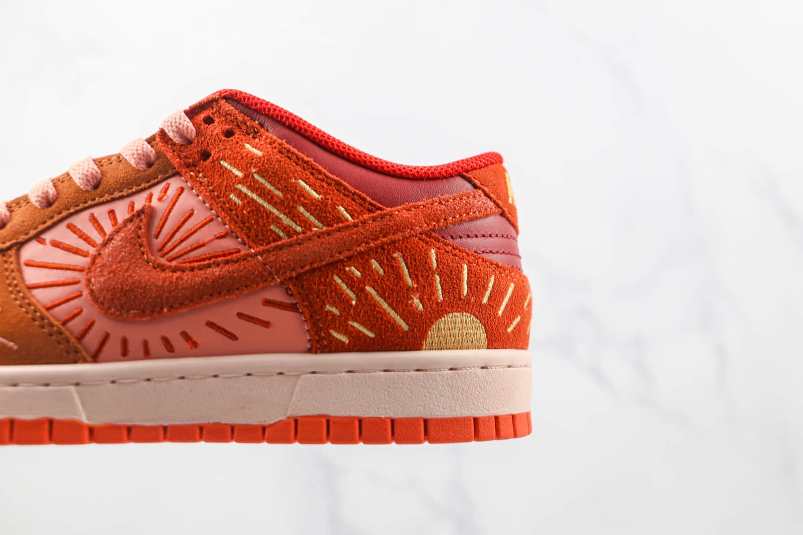 耐克Nike Dunk Low NH “Winter Solstice”Orange-Crimson BlissNike Dunk Low纯原版本低帮DUNK冬至限定落日刺绣夕阳红脏橙色板鞋原盒原标 货号：DO6723-800