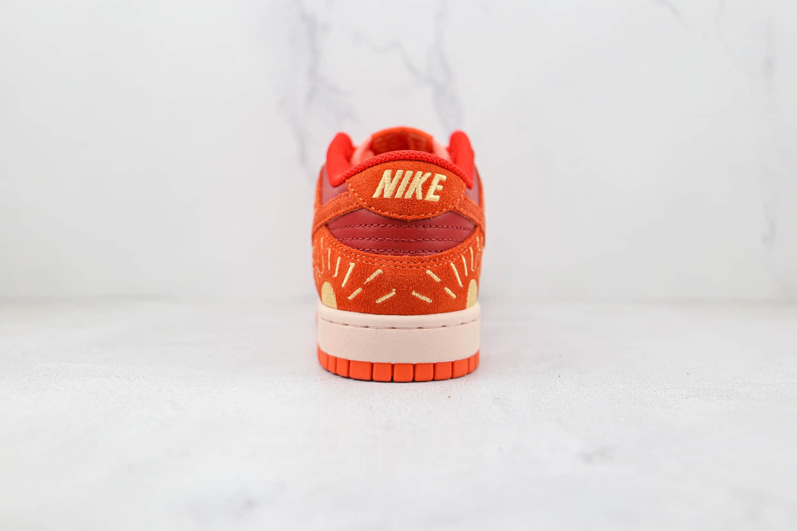耐克Nike Dunk Low NH “Winter Solstice”Orange-Crimson BlissNike Dunk Low纯原版本低帮DUNK冬至限定落日刺绣夕阳红脏橙色板鞋原盒原标 货号：DO6723-800