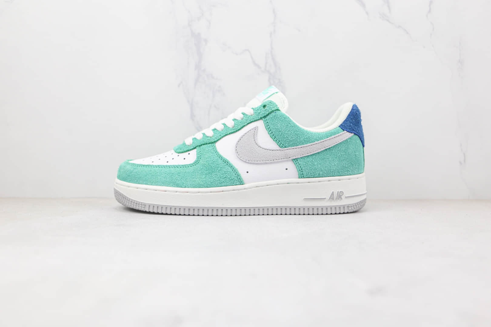 耐克Nike Air Force 1’07 Low纯原版本低帮空军一号釜山行麂皮白绿色板鞋内置气垫 货号：BQ8988-102