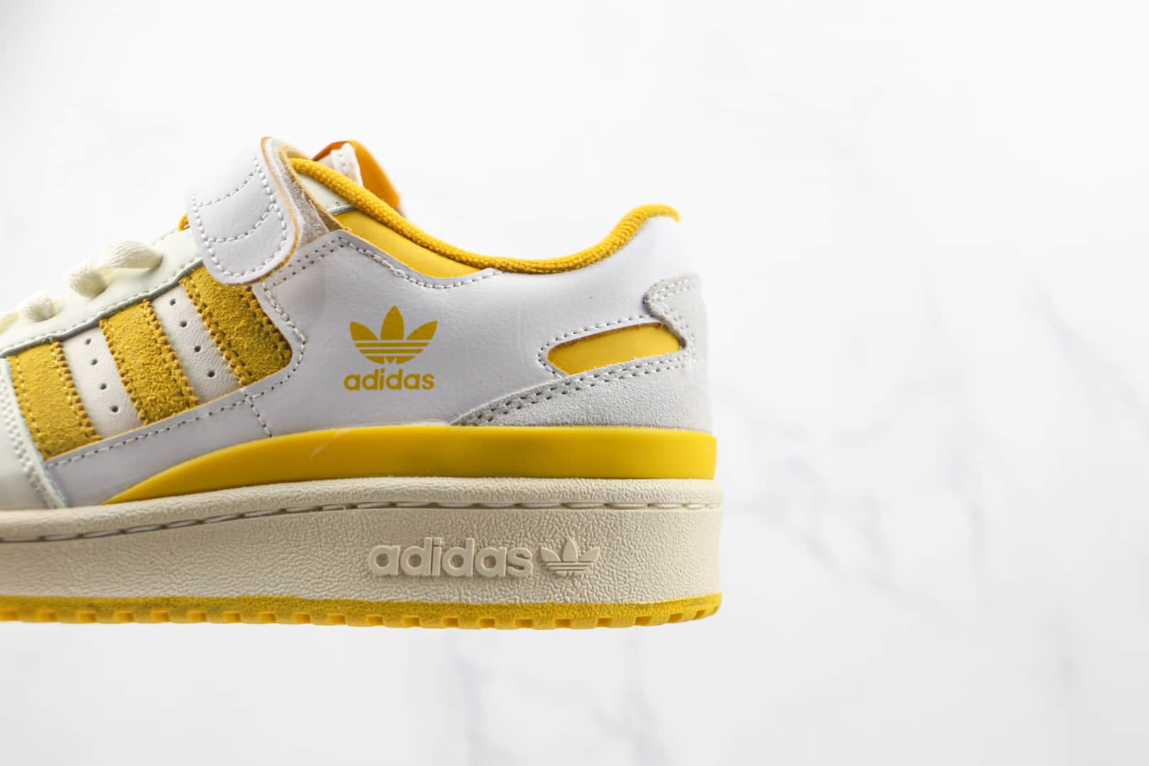 阿迪达斯Adidas originals Forum 84 low纯原版本白黄色Forum84复古板鞋原楦头纸板打造 货号：GX4537