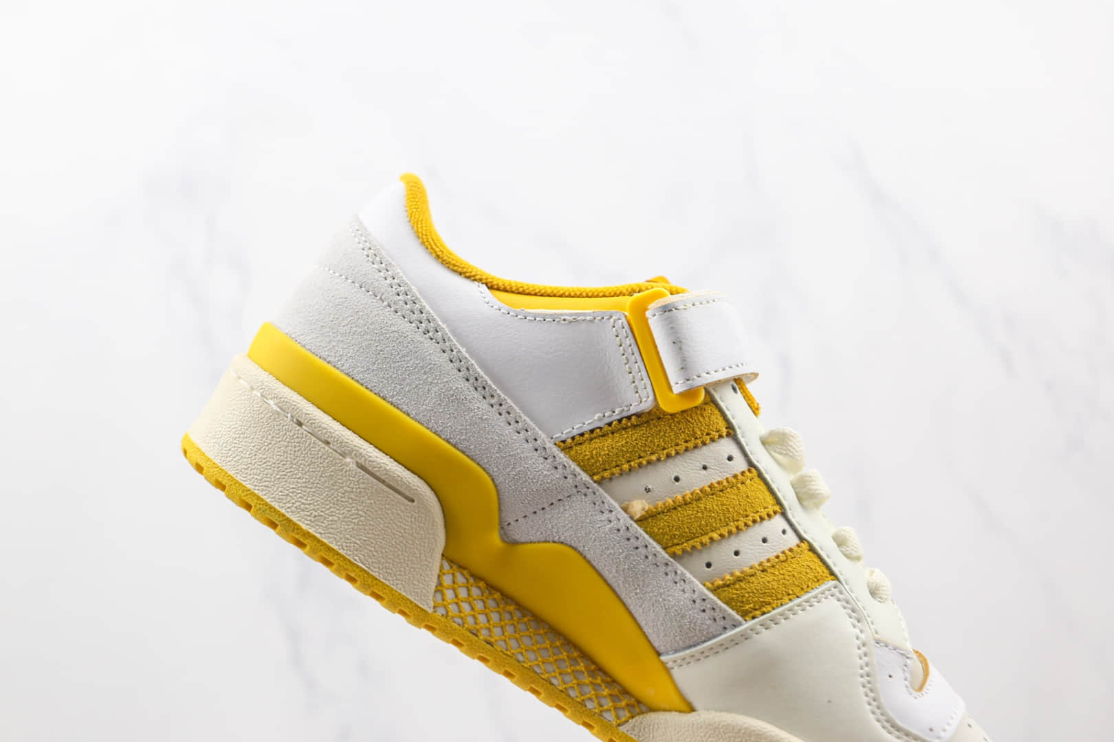 阿迪达斯Adidas originals Forum 84 low纯原版本白黄色Forum84复古板鞋原楦头纸板打造 货号：GX4537