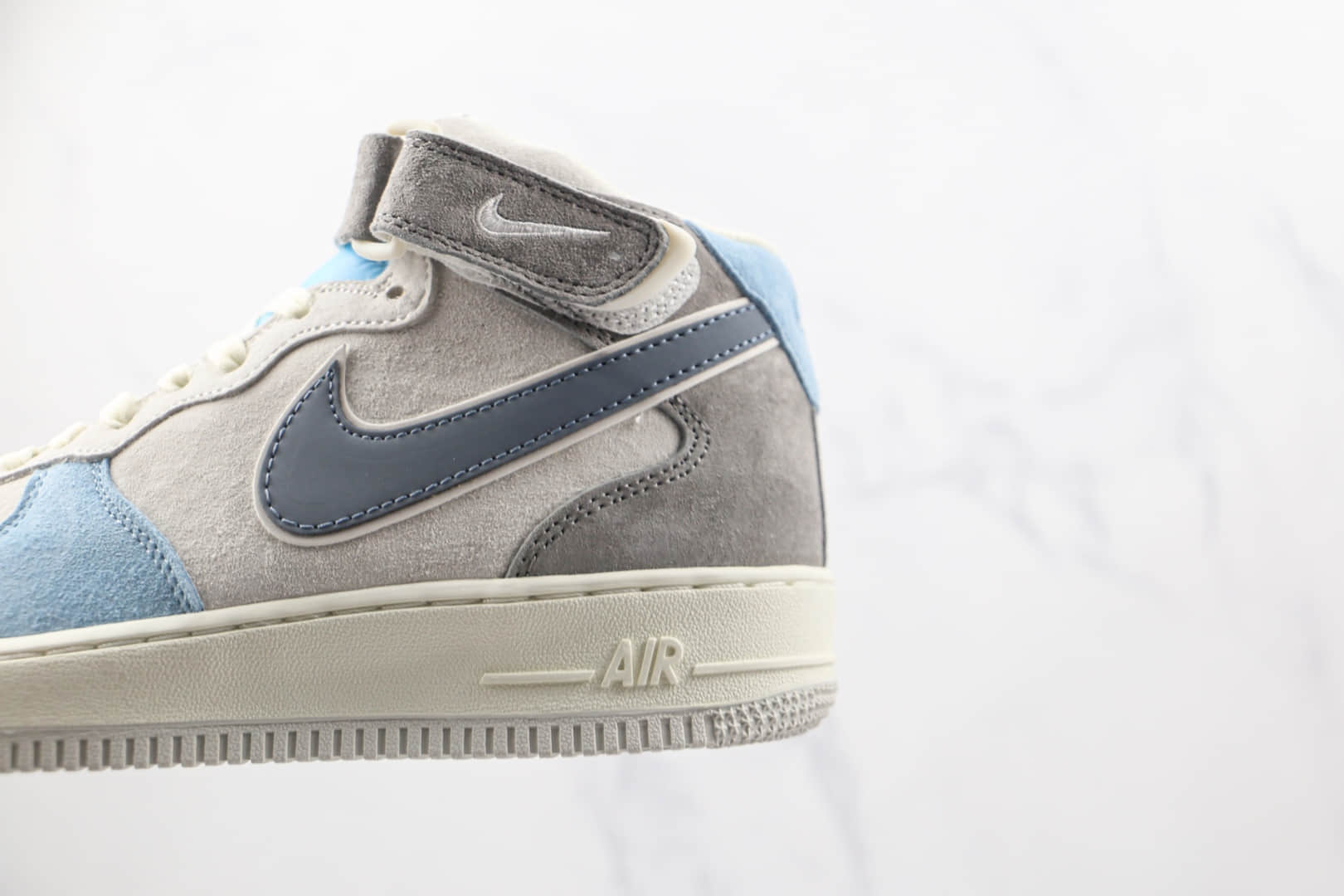 耐克Nike Air Force 1’07 Mid纯原版本中帮空军一号麂皮灰蓝色3M反光板鞋原盒原标 货号：AL6896-559