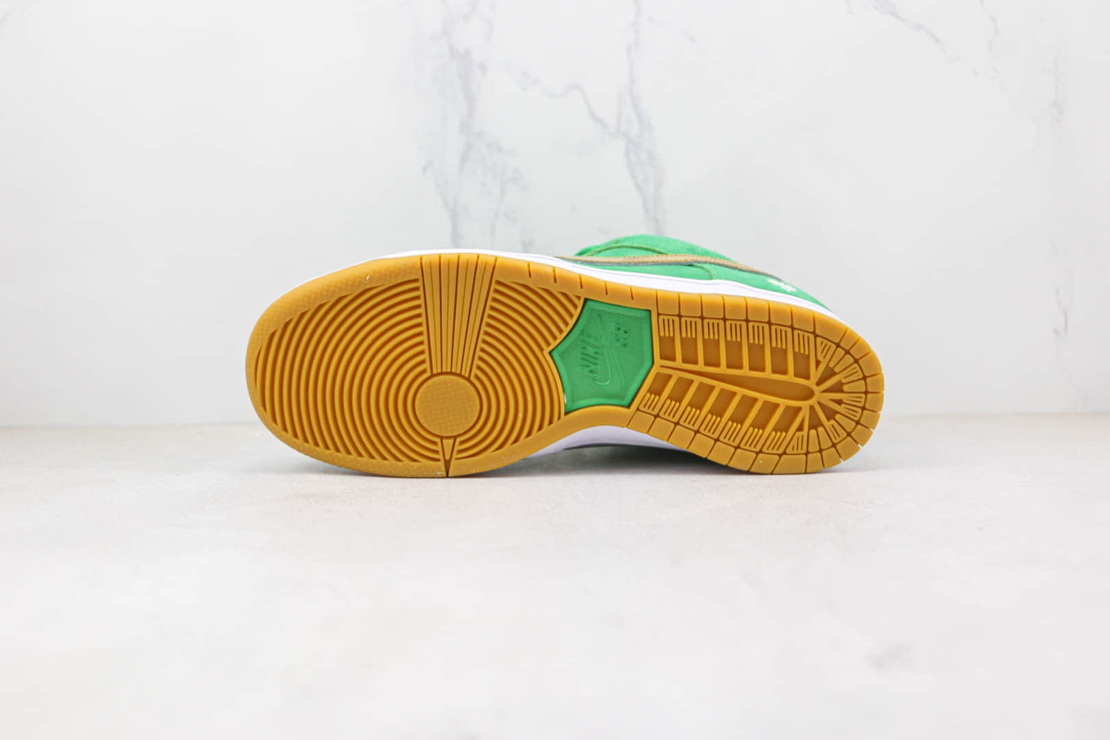耐克Nike SB Dunk Low纯原版本低帮SB DUNK圣帕特里克节配色板鞋原楦头纸板打造 货号：BQ6817-303