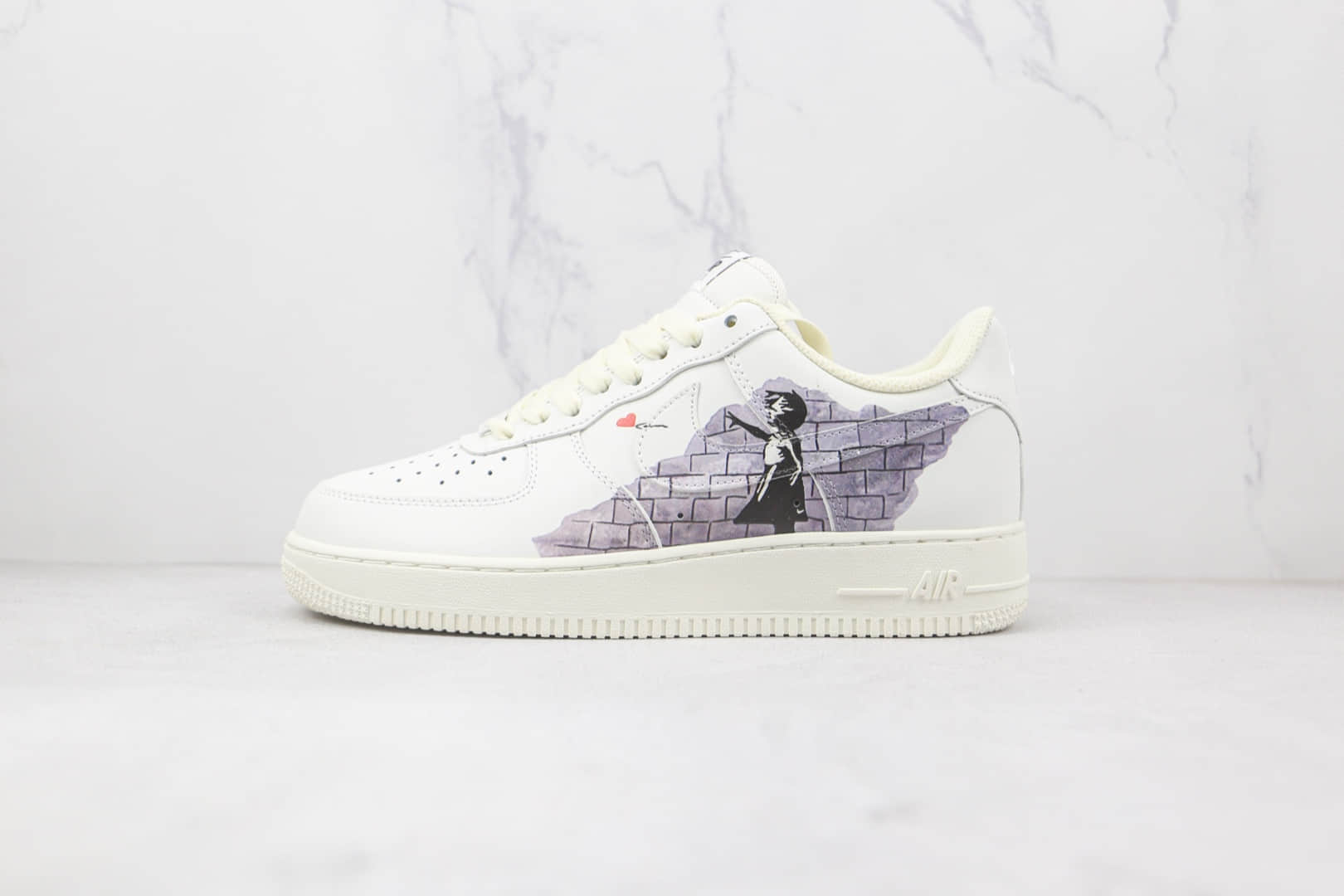 耐克Nike Air Force 1 Valentine's Day纯原版本低帮空军一号巴黎情人节爱心限定配色板鞋内置气垫 货号：LZ5988-505