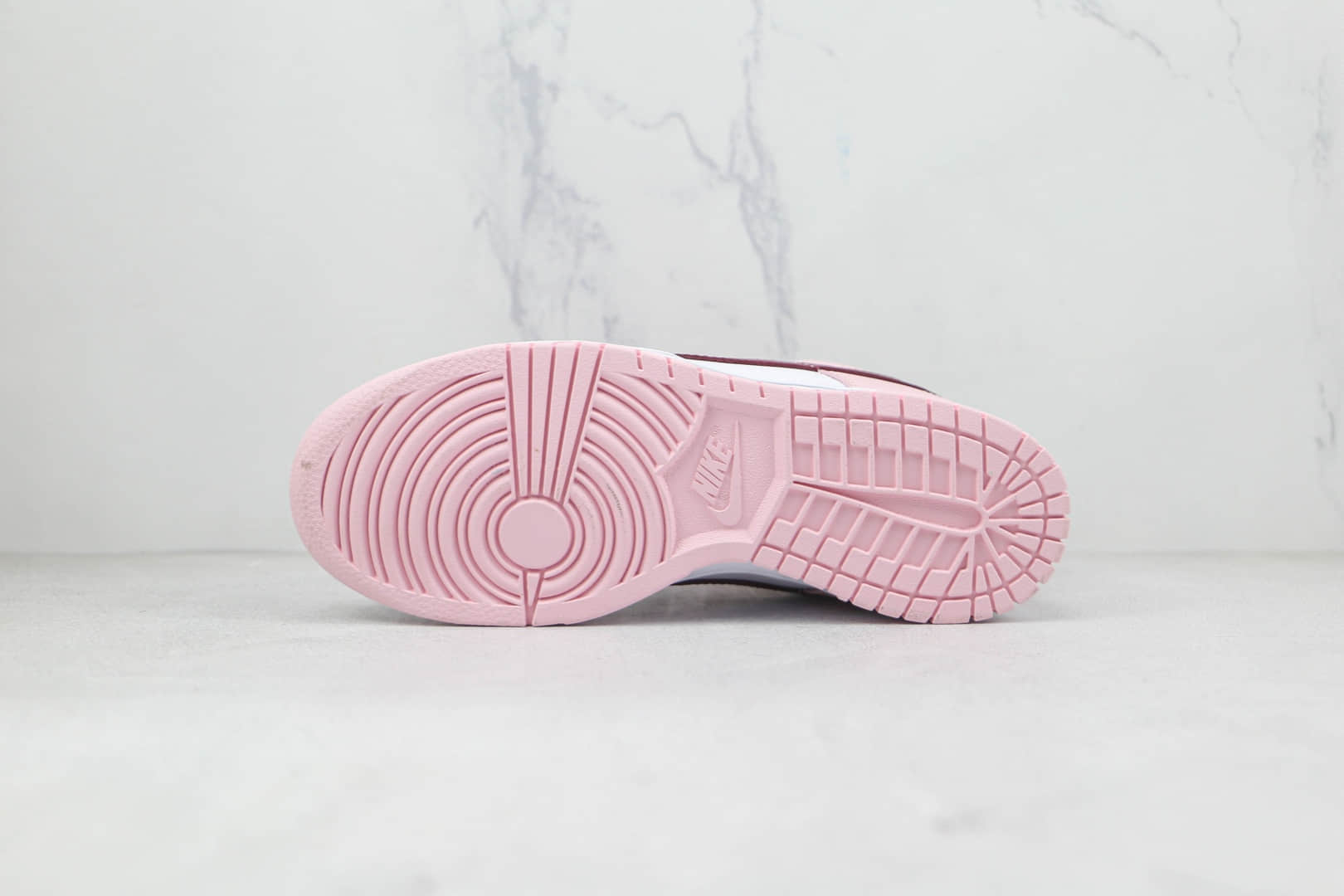 耐克Nike Wmne SB Dunk Low GSWhite Pink Red纯原版本低帮SB DUNK情人节樱花粉白红色板鞋原盒原标 货号：CW1590-601
