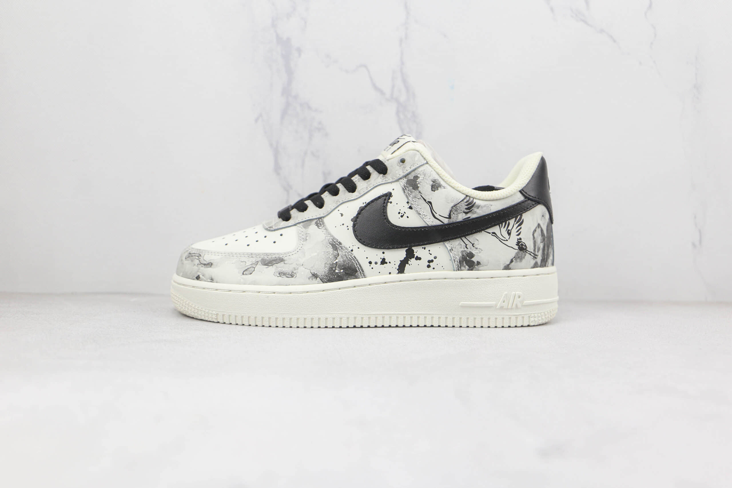 耐克Nike Air Force 1 07 Low纯原版本低帮空军一号水墨画飞鹤配色板鞋内置气垫 货号：BL1522-089