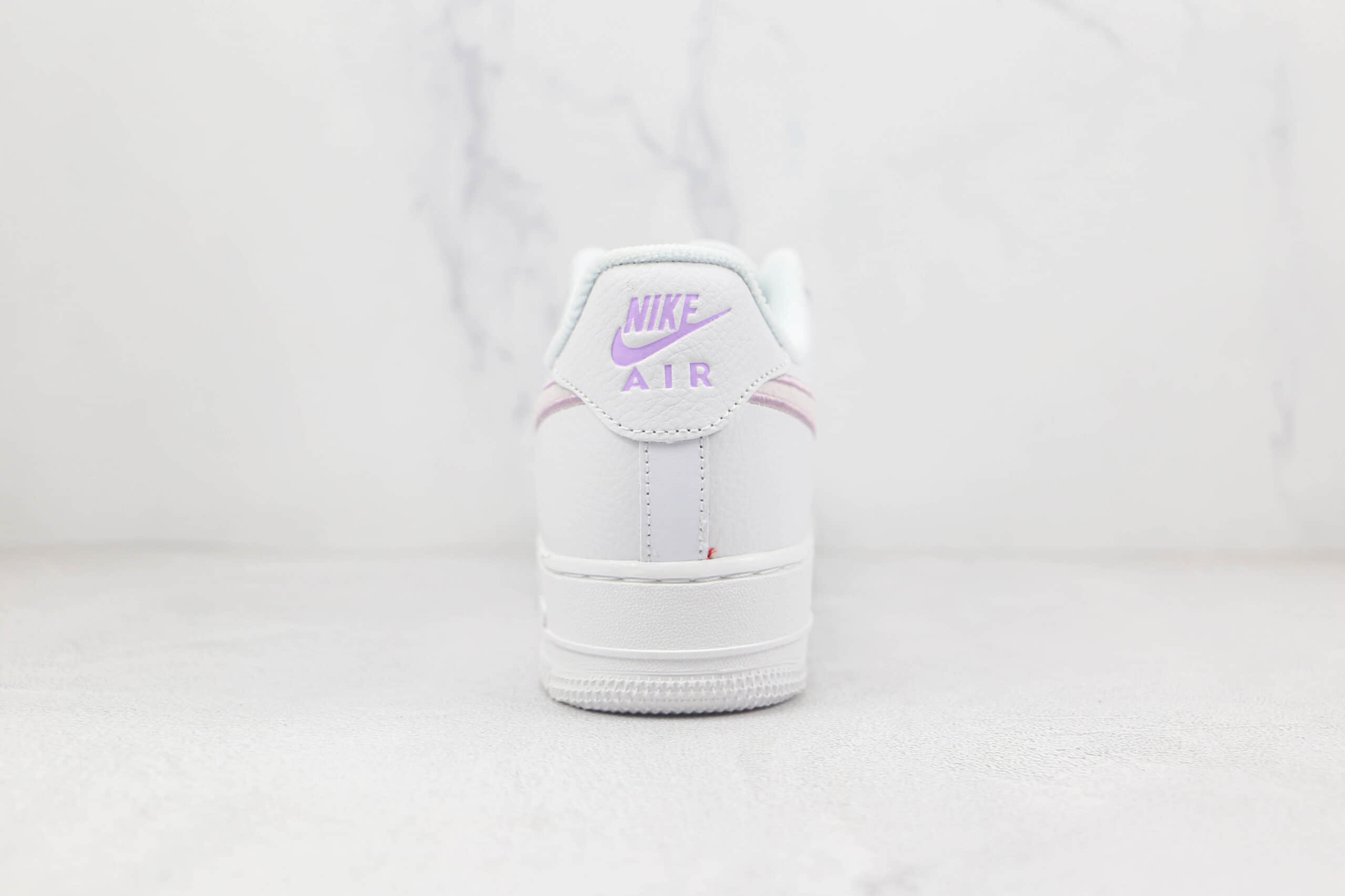 耐克Nike Air Force 1 07 Low纯原版本低帮空军一号粉色刺绣毛绒勾板鞋原楦头纸板打造 货号：DN5056-100