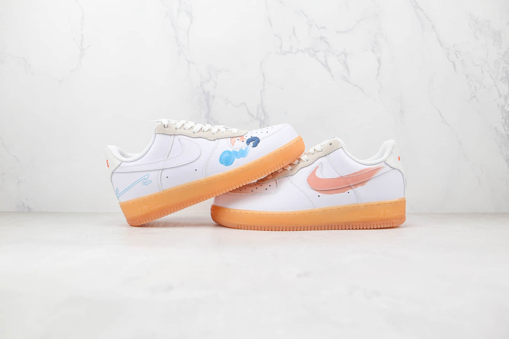 耐克Nike Air Force 1 07 Low纯原版本低帮空军一号白橙手绘涂鸦板鞋内置气垫 货号：DB3595-100