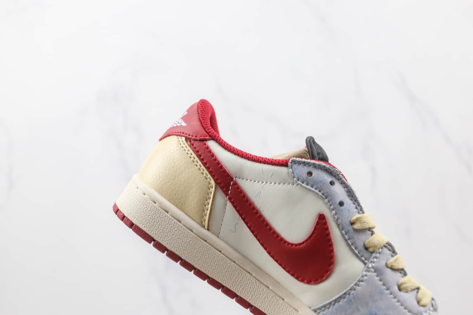 耐克Nike Air Jordan 1 Low OG SP White Red Fog Blue x Travis Scott联名款纯原版本低帮倒勾AJ1白红雾霾蓝板鞋原楦头纸板打造 货号：CM7866-125