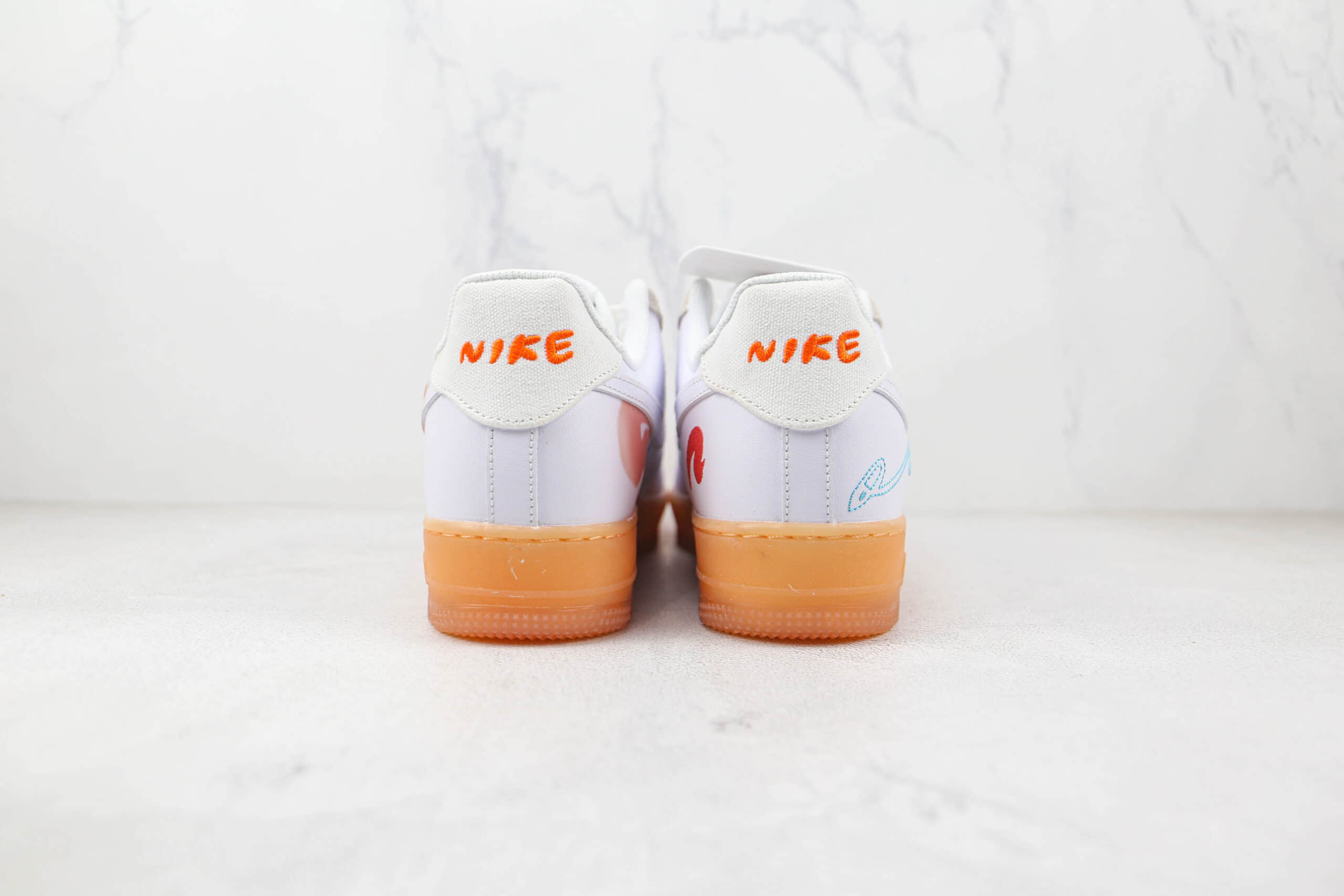 耐克Nike Air Force 1 07 Low纯原版本低帮空军一号白橙手绘涂鸦板鞋内置气垫 货号：DB3595-100