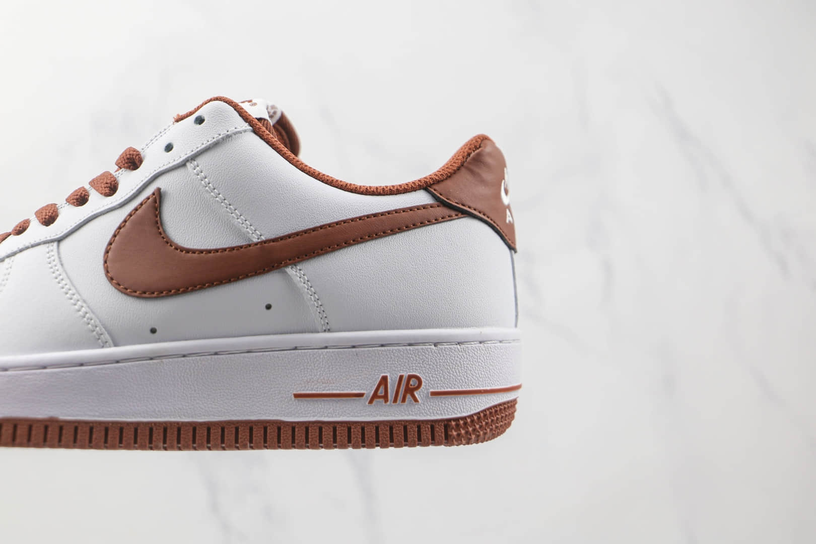 耐克Nike Air Force 1 07 Low纯原版本低帮空军一号白棕板鞋原楦头纸板打造 货号：DH7561-100