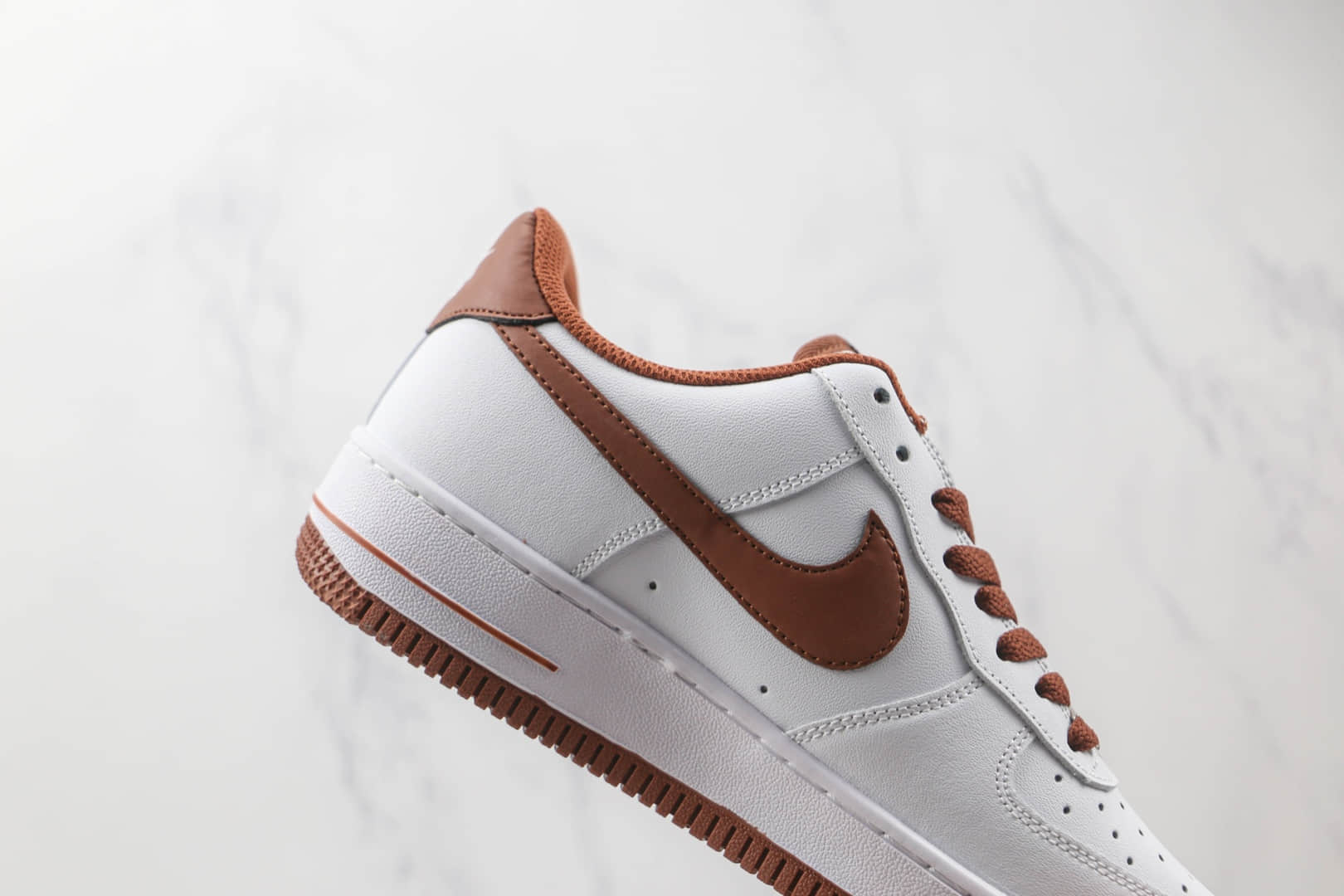 耐克Nike Air Force 1 07 Low纯原版本低帮空军一号白棕板鞋原楦头纸板打造 货号：DH7561-100