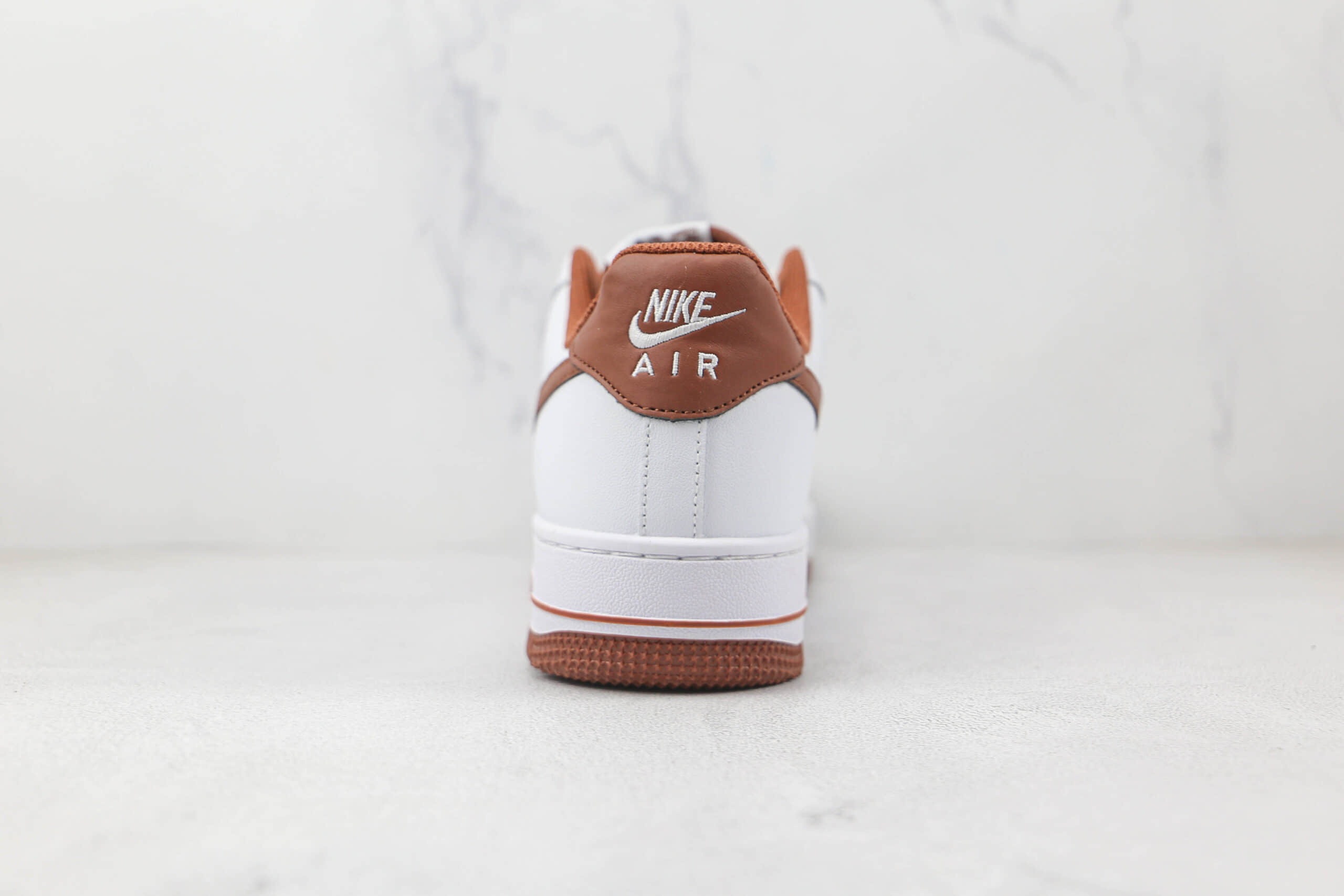 耐克Nike Air Force 1 07 Low纯原版本低帮空军一号白棕板鞋原楦头纸板打造 货号：DH7561-100