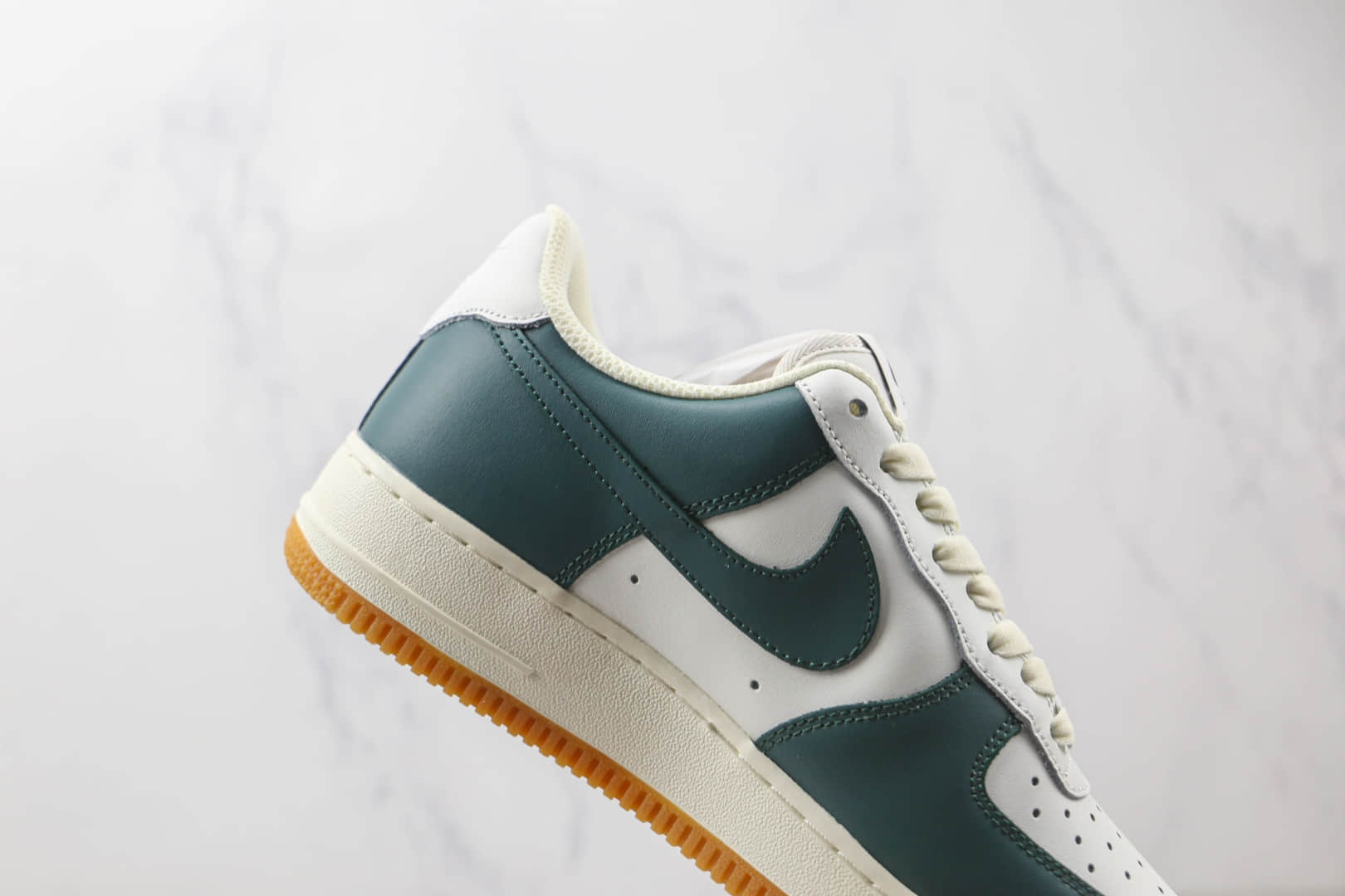 耐克Nike Air Force 1’07 Low纯原版本低帮空军一号白绿拼接板鞋内置气垫 货号：AQ2312-306