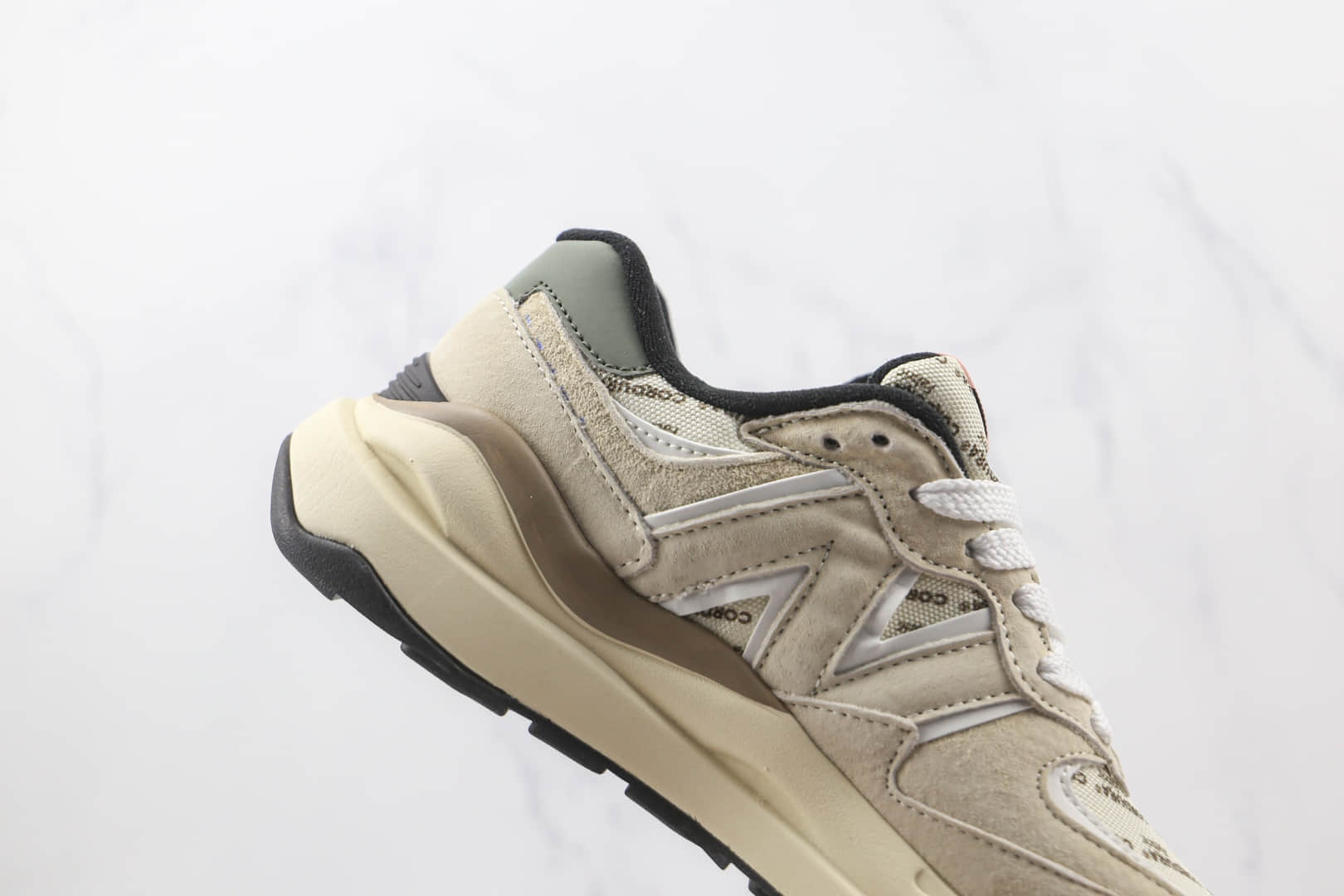 新百伦New Balance 5740纯原版本米色字母复古NB5740慢跑鞋原盒原标原楦头纸板打造 货号：M5740CD